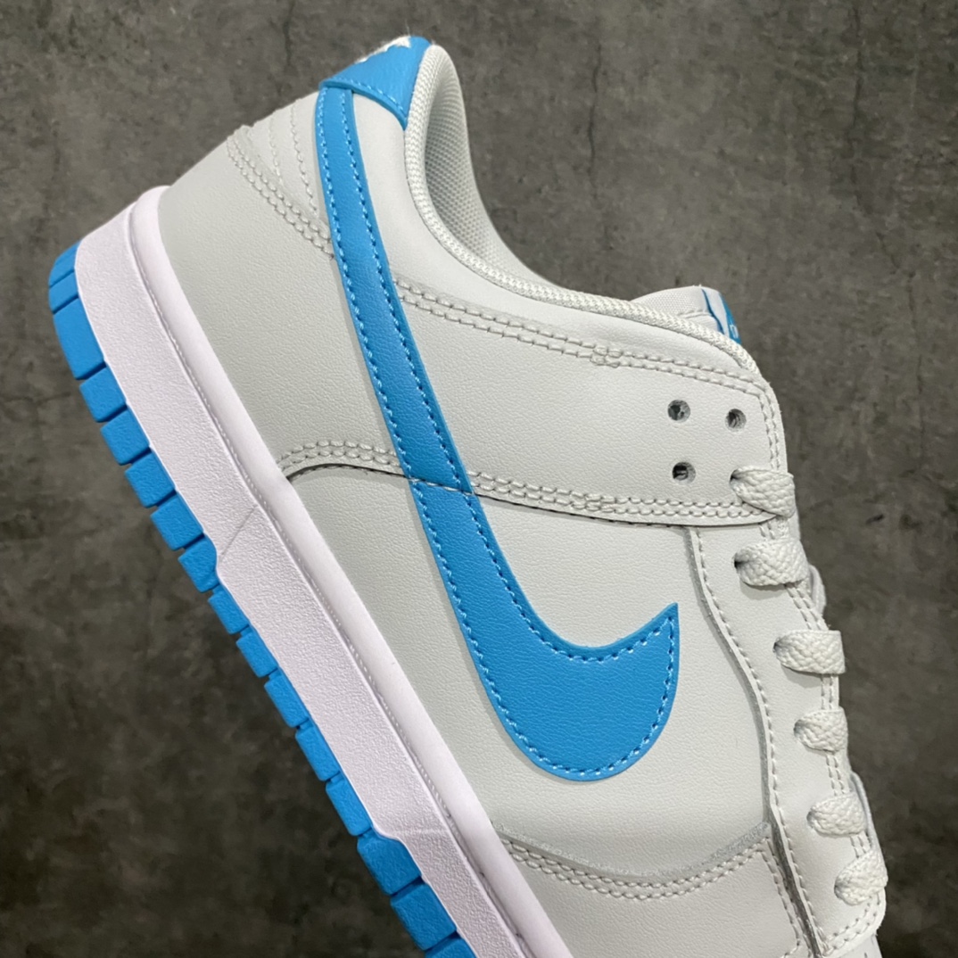 图片[6]-【K版纯原】 Dunk Low \”Light Blue\”灰北卡 SB低帮运动休闲板鞋 DV0831-001nn鞋款整体采用灰色为主色调，天蓝色元素的点赞如同点睛之笔，让鞋子整体质感进一步提升。材质方面，采用了全皮革材质，鞋子侧面的Swoosh以漆皮面料呈现，底部采用白色中底与天蓝色外底搭配的方案。 尺码：36 36.5 37.5 38 38.5 39 40 40.5 41 42 42.5 43 44 44.5 45-莆田鞋批发中心