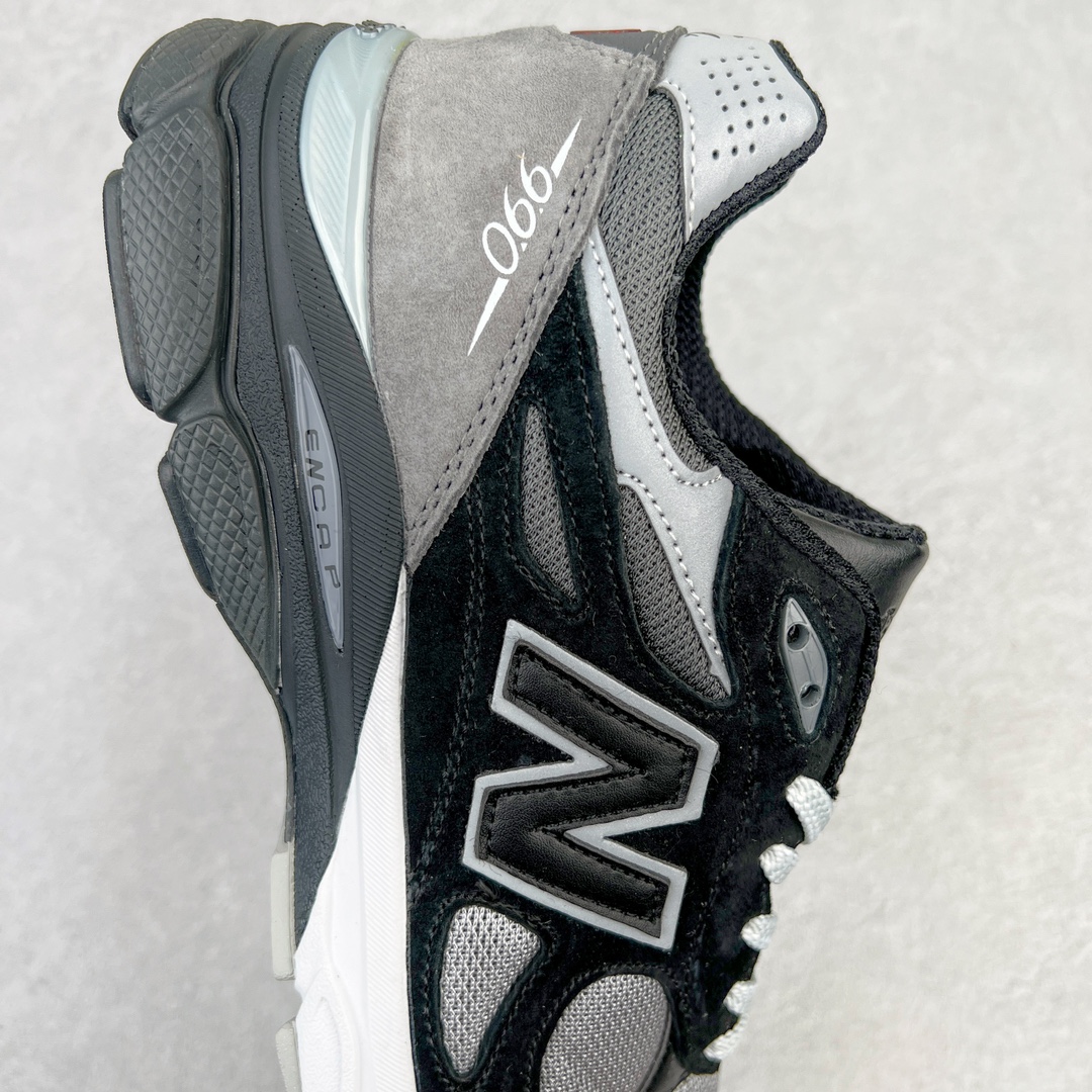 图片[6]-＃K版纯原福利 DTLR x New Balance M990DL3 新百伦NB990V3 联名黑灰 第三代总统复古慢跑鞋 正确3M反光细节 原楦原纸版开发 正确6层组合底模精密开发 搭载全新碳素中底 后跟透明TPU水晶装饰条稳固 沿用了引以为傲的跑鞋手工技艺 采用猪皮绒面并包裹局部透气网面的鞋身设计 菱网鞋舌上刻有New Balance USA 鞋面依旧身着经典的大热之灰 彰显了其高端的品质身份 尺码：36 37 37.5 38 38.5 39 40 40.5 41.5 42 42.5 43 44 45-选品中心