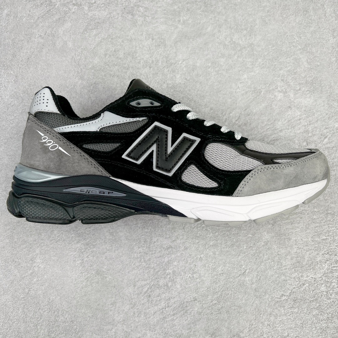 ＃K版纯原福利 DTLR x New Balance M990DL3 新百伦NB990V3 联名黑灰 第三代总统复古慢跑鞋 正确3M反光细节 原楦原纸版开发 正确6层组合底模精密开发 搭载全新碳素中底 后跟透明TPU水晶装饰条稳固 沿用了引以为傲的跑鞋手工技艺 采用猪皮绒面并包裹局部透气网面的鞋身设计 菱网鞋舌上刻有New Balance USA 鞋面依旧身着经典的大热之灰 彰显了其高端的品质身份 尺码：36 37 37.5 38 38.5 39 40 40.5 41.5 42 42.5 43 44 45-选品中心