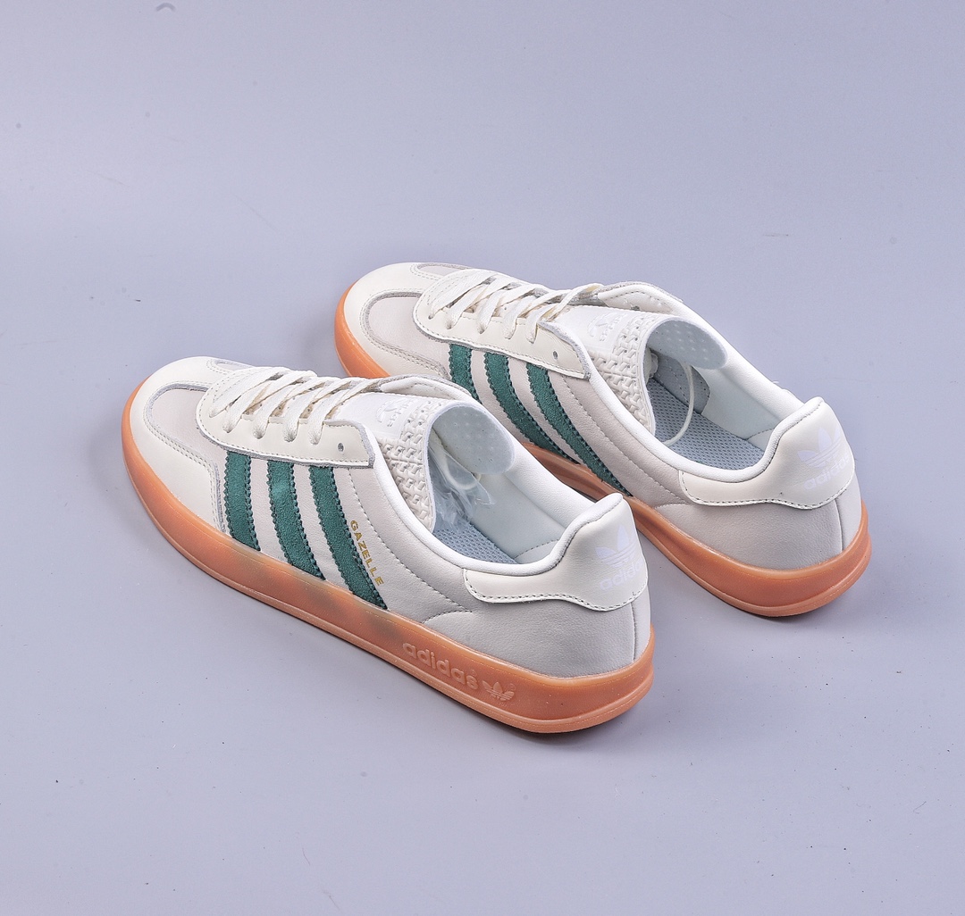 YH。adidas originals Gazelle Indoor 版本以米白色鞋身配以绿色的三槓 ID2567