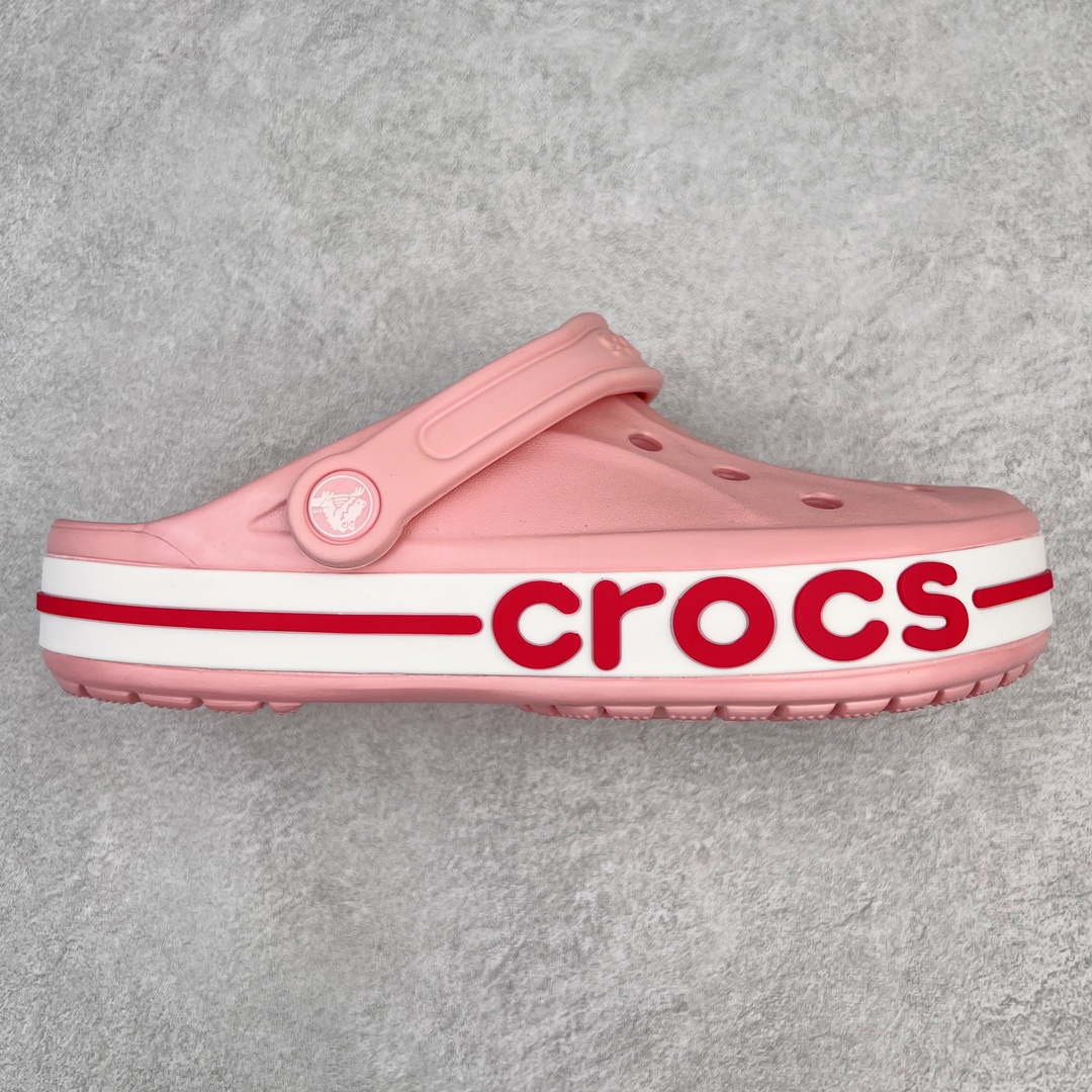 零售💰160 ＃DG莞产 Crocs Bayaband Clog 卡骆驰贝雅卡骆班户外潮流休闲沙滩洞洞拖鞋凉鞋 透明防水袋包装 注意配件需单独购买 超轻Croslite专利材料打造 鞋面更加耐用易清洗 该鞋款轻盈舒适 2002年 经典克骆格诞生 秉承外形简单 穿着舒适的初衷 不断为消费者带来舒适的穿着体验 穿出“趣”味 鞋面洞洞可搭彰显个性的智必星 一鞋两穿 可调节式后跟带增添鞋身的稳固性能 放前面变成愜意舒适的凉拖 放后面行走跑跳更加稳妥 Croslite ™材料 封闭式细胞树脂 能够在体温作用下自动变形以适应脚部形状 涉水性优秀的同时易于清洁 抓地力强 不易打滑 Crocs的核心理念：轻便 灵活 全方位的舒适感 同步官方尺码：M4（36-37） M5（37-38）M6（38-39）M7（39-40）M8（41-42）M9（42-43）M10（43-44）M11（45-46） 编码：by1936060-运动鞋