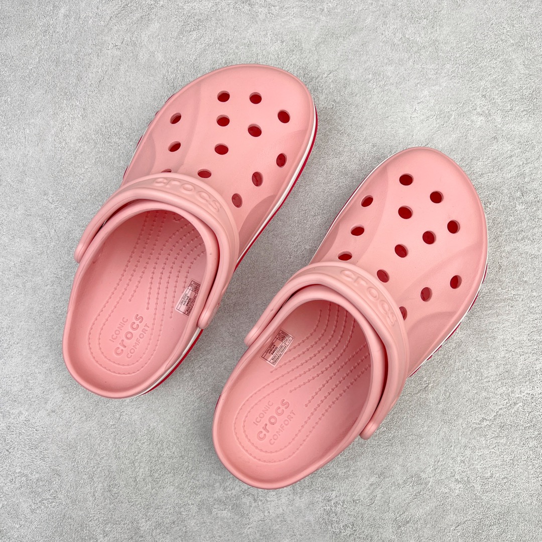 图片[3]-零售💰160 ＃DG莞产 Crocs Bayaband Clog 卡骆驰贝雅卡骆班户外潮流休闲沙滩洞洞拖鞋凉鞋 透明防水袋包装 注意配件需单独购买 超轻Croslite专利材料打造 鞋面更加耐用易清洗 该鞋款轻盈舒适 2002年 经典克骆格诞生 秉承外形简单 穿着舒适的初衷 不断为消费者带来舒适的穿着体验 穿出“趣”味 鞋面洞洞可搭彰显个性的智必星 一鞋两穿 可调节式后跟带增添鞋身的稳固性能 放前面变成愜意舒适的凉拖 放后面行走跑跳更加稳妥 Croslite ™材料 封闭式细胞树脂 能够在体温作用下自动变形以适应脚部形状 涉水性优秀的同时易于清洁 抓地力强 不易打滑 Crocs的核心理念：轻便 灵活 全方位的舒适感 同步官方尺码：M4（36-37） M5（37-38）M6（38-39）M7（39-40）M8（41-42）M9（42-43）M10（43-44）M11（45-46） 编码：by1936060-运动鞋