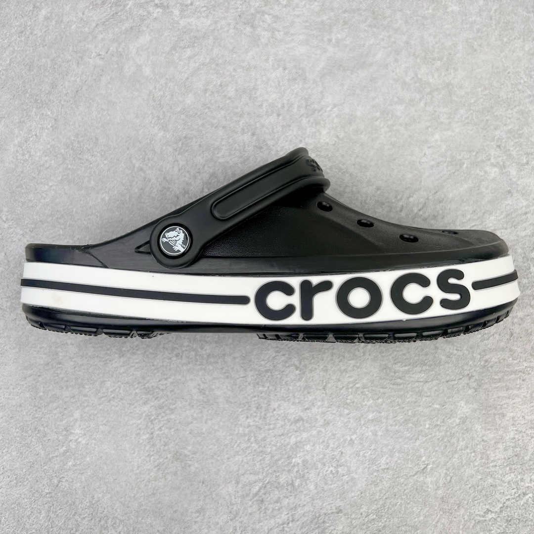 零售💰160 ＃DG莞产 Crocs Bayaband Clog 卡骆驰贝雅卡骆班户外潮流休闲沙滩洞洞拖鞋凉鞋 透明防水袋包装 注意配件需单独购买 超轻Croslite专利材料打造 鞋面更加耐用易清洗 该鞋款轻盈舒适 2002年 经典克骆格诞生 秉承外形简单 穿着舒适的初衷 不断为消费者带来舒适的穿着体验 穿出“趣”味 鞋面洞洞可搭彰显个性的智必星 一鞋两穿 可调节式后跟带增添鞋身的稳固性能 放前面变成愜意舒适的凉拖 放后面行走跑跳更加稳妥 Croslite ™材料 封闭式细胞树脂 能够在体温作用下自动变形以适应脚部形状 涉水性优秀的同时易于清洁 抓地力强 不易打滑 Crocs的核心理念：轻便 灵活 全方位的舒适感 同步官方尺码：M4（36-37） M5（37-38）M6（38-39）M7（39-40）M8（41-42）M9（42-43）M10（43-44）M11（45-46） 编码：by1936060-运动鞋