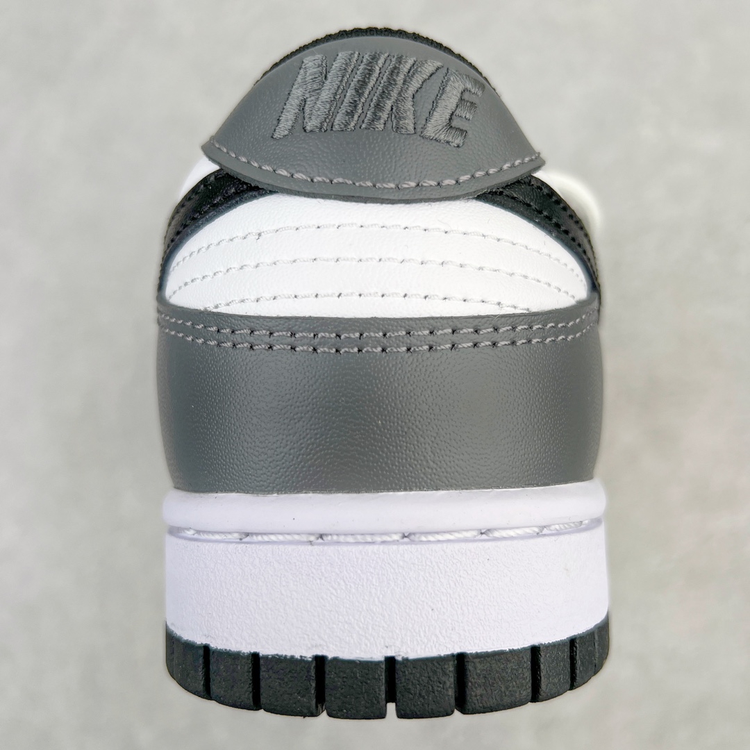 图片[7]-＃YC纯原福利 NK Dunk Low 雾色渡鸦 黑白灰 DD1503-101 定制系列天花板 无原鞋不开发 全系列得物原鞋一比一校对开发 配色持续更新中 终端对接 优势输出 全套原厂楦头原纸板数据档案倾力打造 原汁原味莞产 极致还原 圈内最强针车工艺 高端零售指定版 广东原厂配套原盒原标 鞋盒分三个尺码段 原厂冲刀 超高清洁度 全鞋零毛边皮料切割 采用原厂百宏鞋带以及原厂百宏织唛舌标 内标可供原厂几率过验 进口原装条纹中底布 四线拉帮白色点胶 原厂拉帮手法遵循公司 原厂电绣 极致还原 尺码：35.5 36 36.5 37.5 38 38.5 39 40 40.5 41 42 42.5 43 44-选品中心