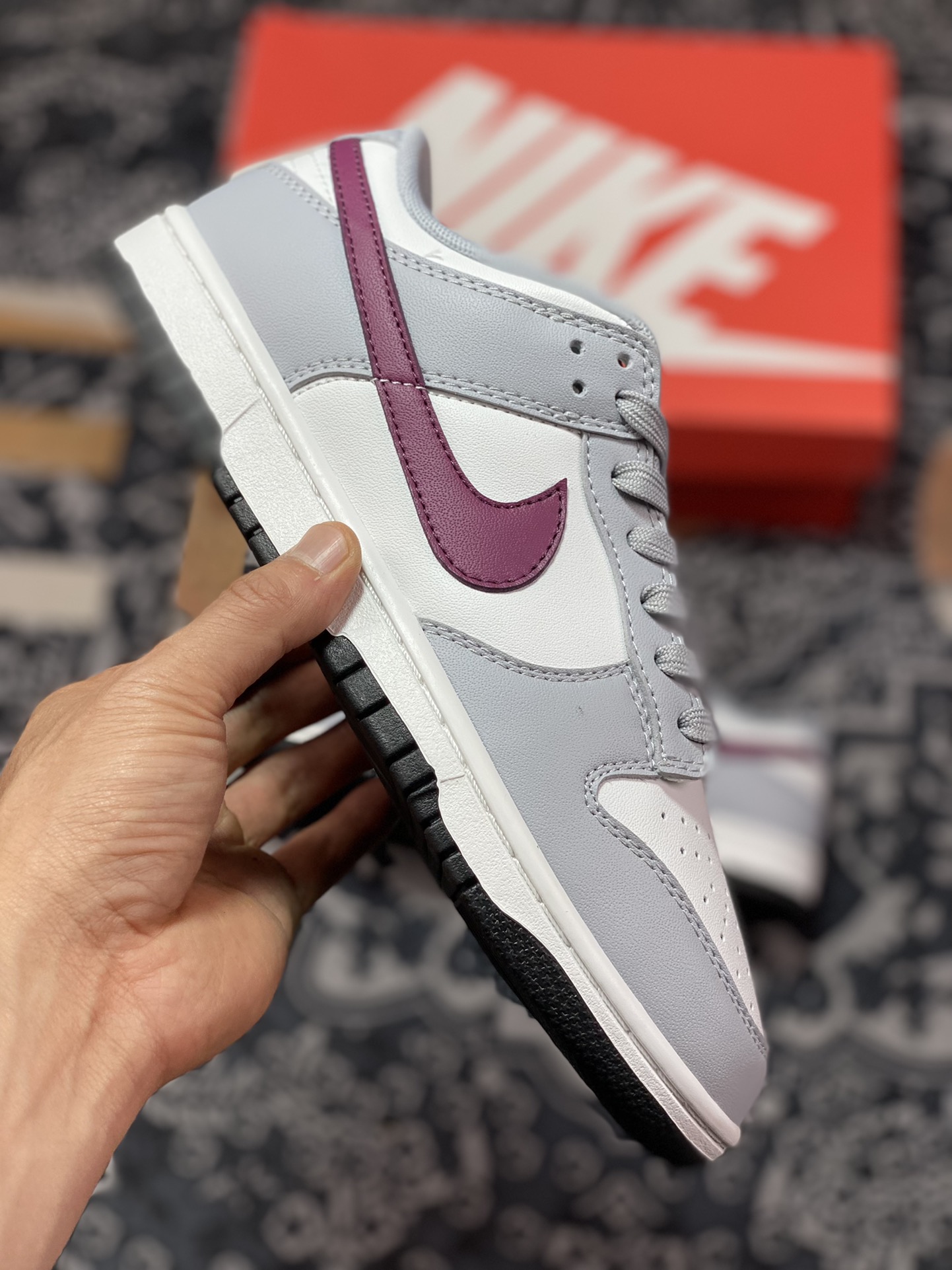 Nike SB Dunk Low “Grey White” 灰白酒红 DD1503-122
