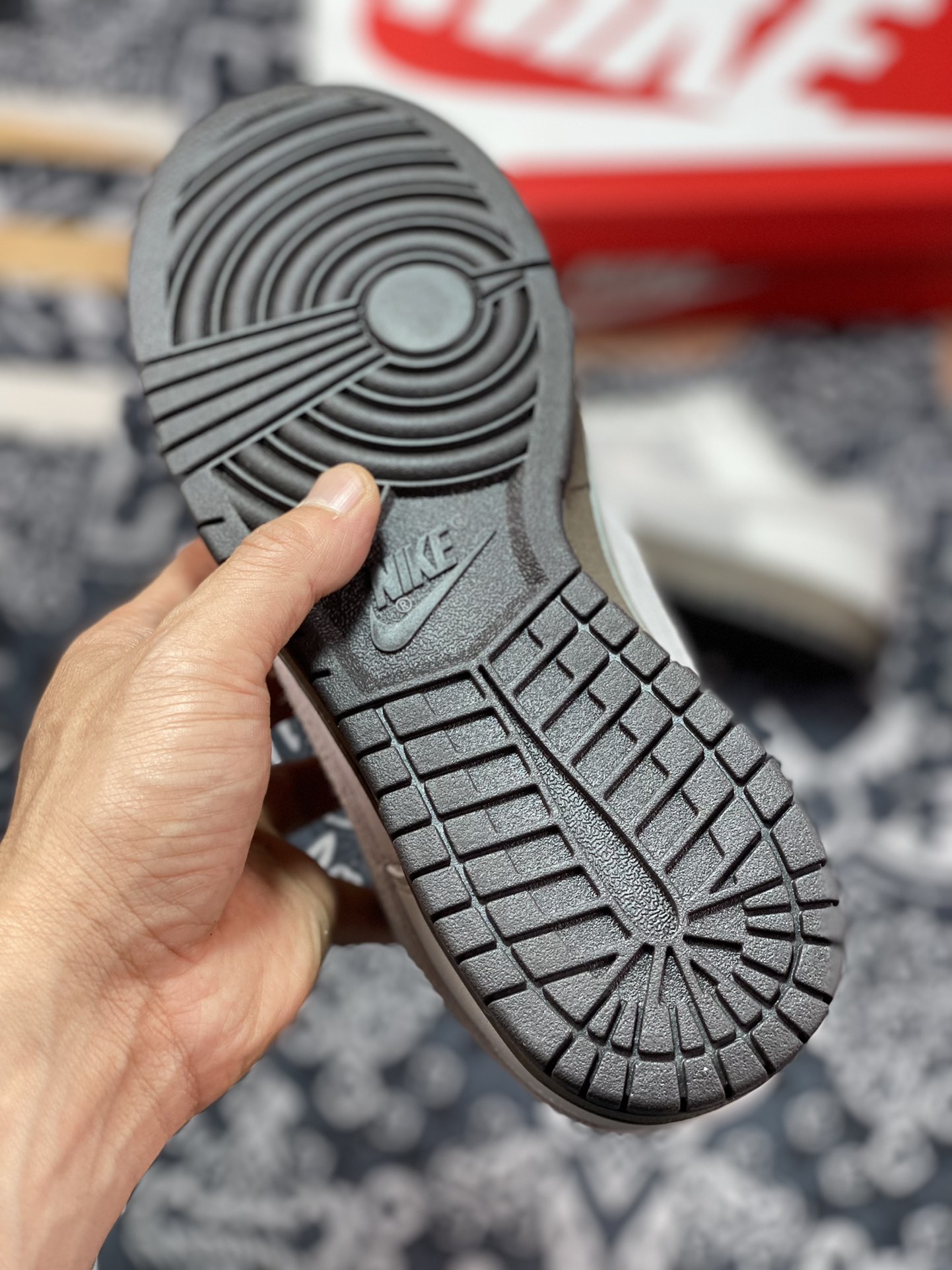 Nike SB Dunk Low”Ironstone”扣篮系列低帮休闲板鞋“石头灰白咖啡”FD9746-001