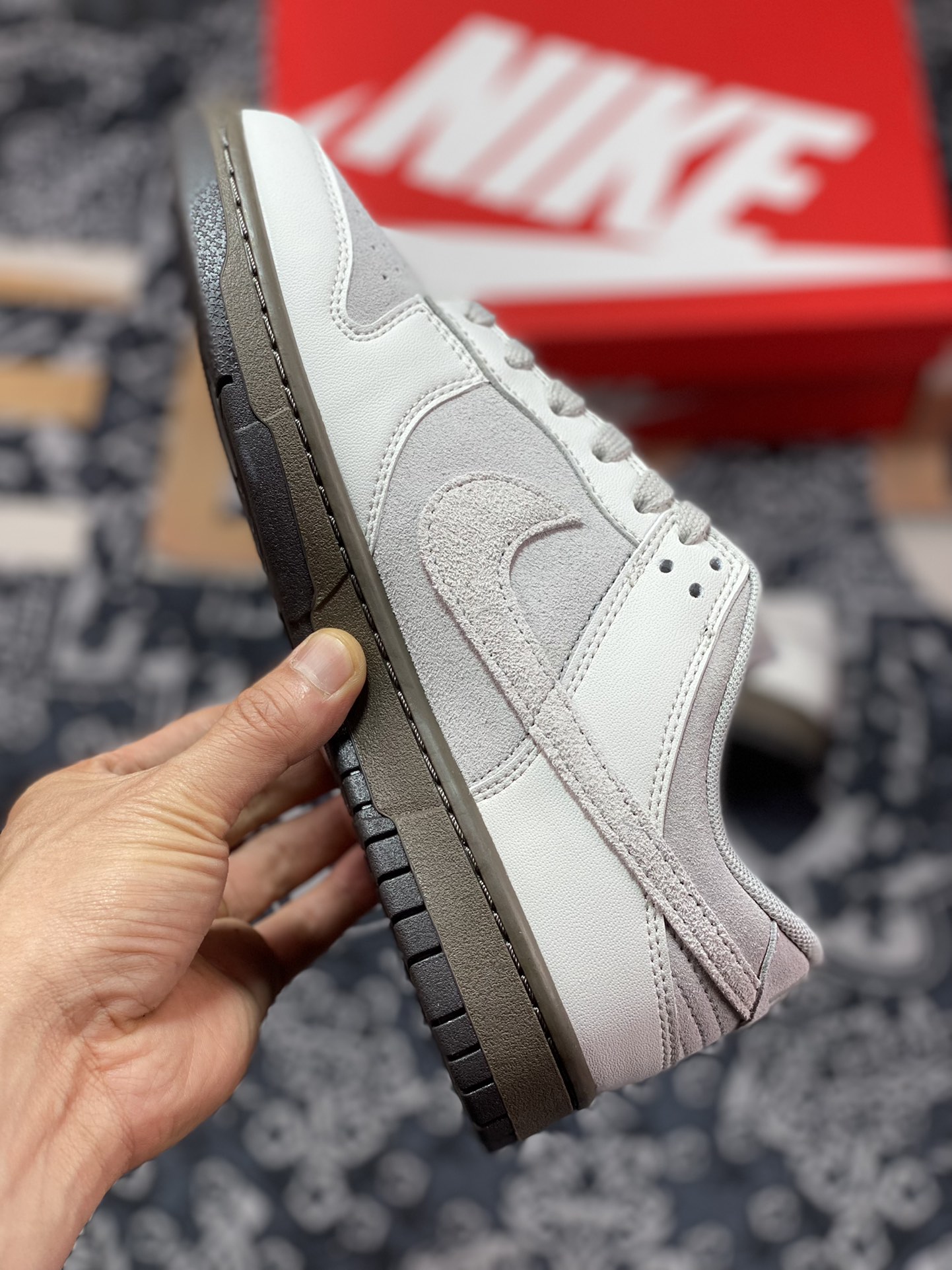 Nike SB Dunk Low”Ironstone”扣篮系列低帮休闲板鞋“石头灰白咖啡”FD9746-001