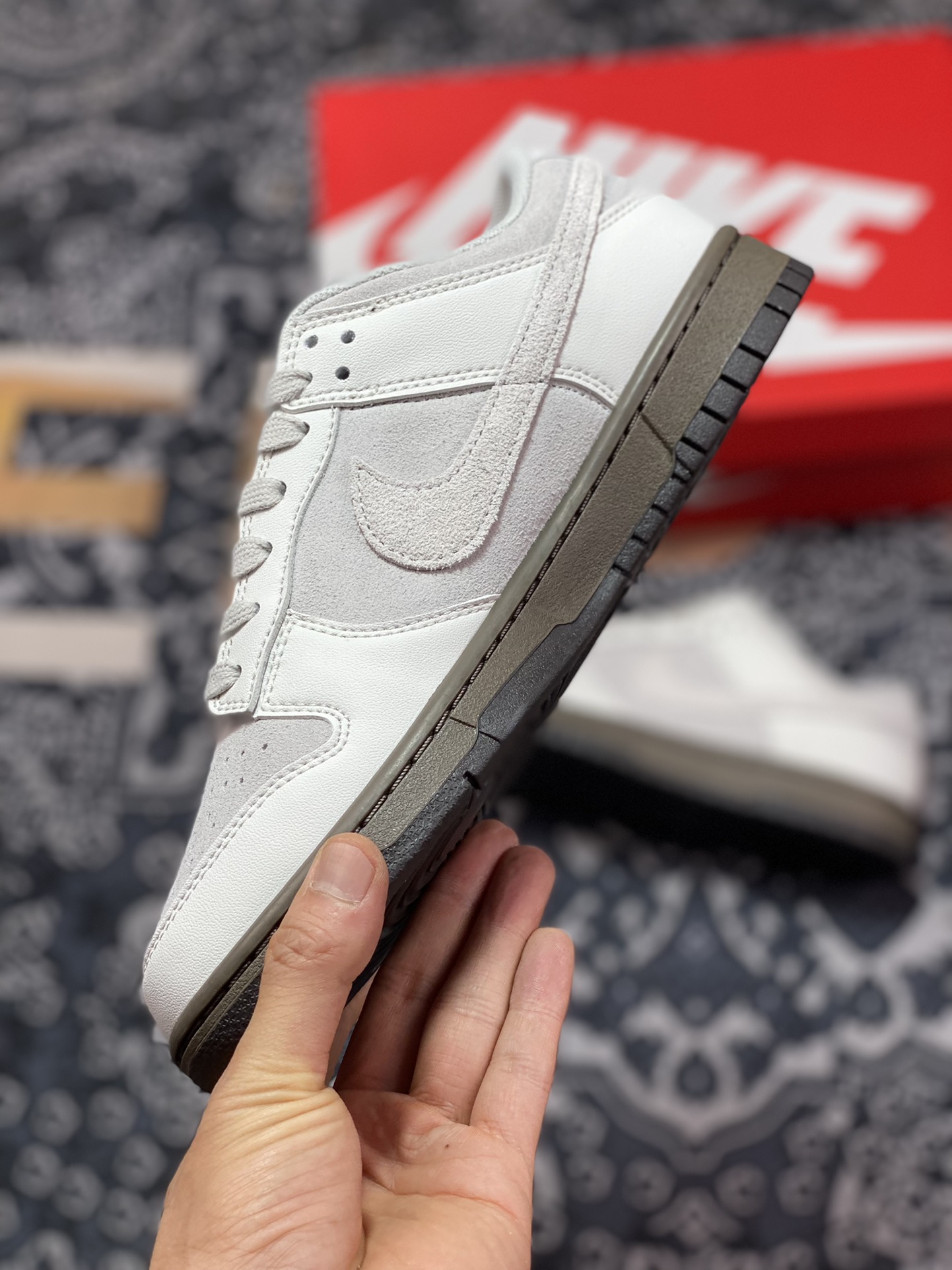 Nike SB Dunk Low”Ironstone”扣篮系列低帮休闲板鞋“石头灰白咖啡”FD9746-001