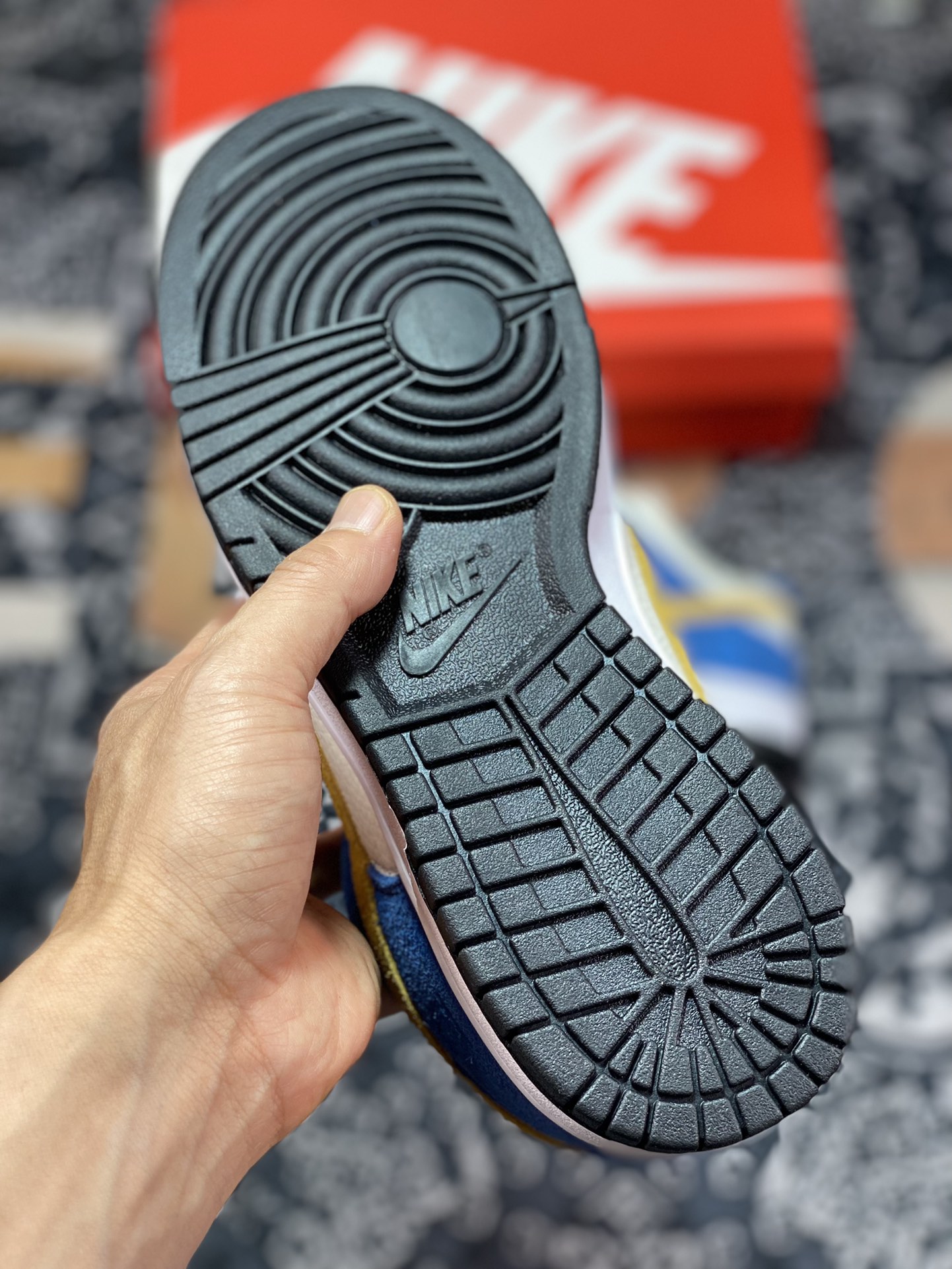 Kasina x Nike SB Dunk Low “80s Bus” 联名蓝黄 CZ6501-100