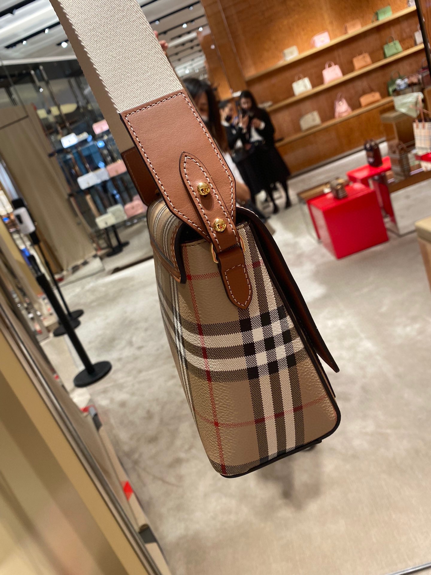 Burberrys latest style! irresistible temptation