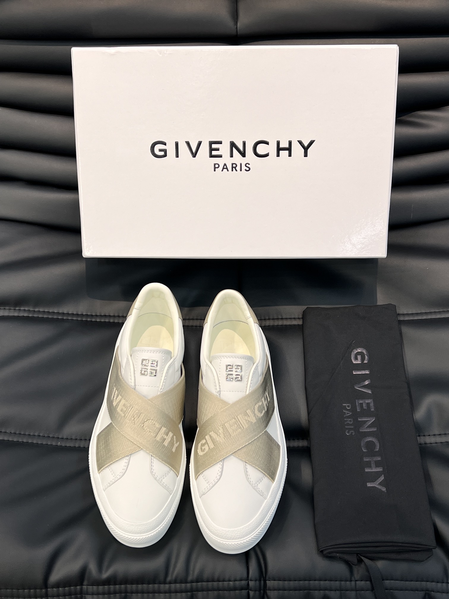 Givench*.纪梵希低帮休闲鞋采