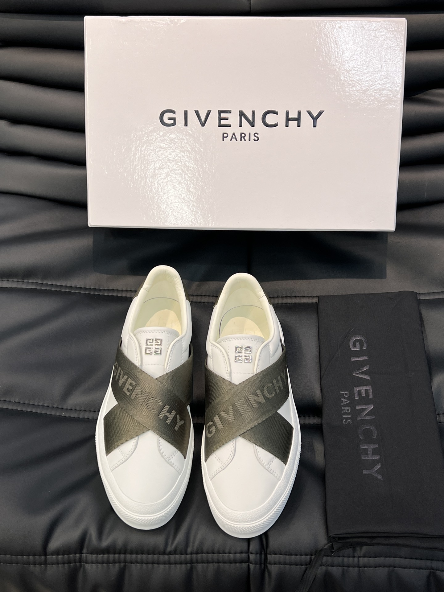 Givench*.纪梵希低帮休闲鞋采