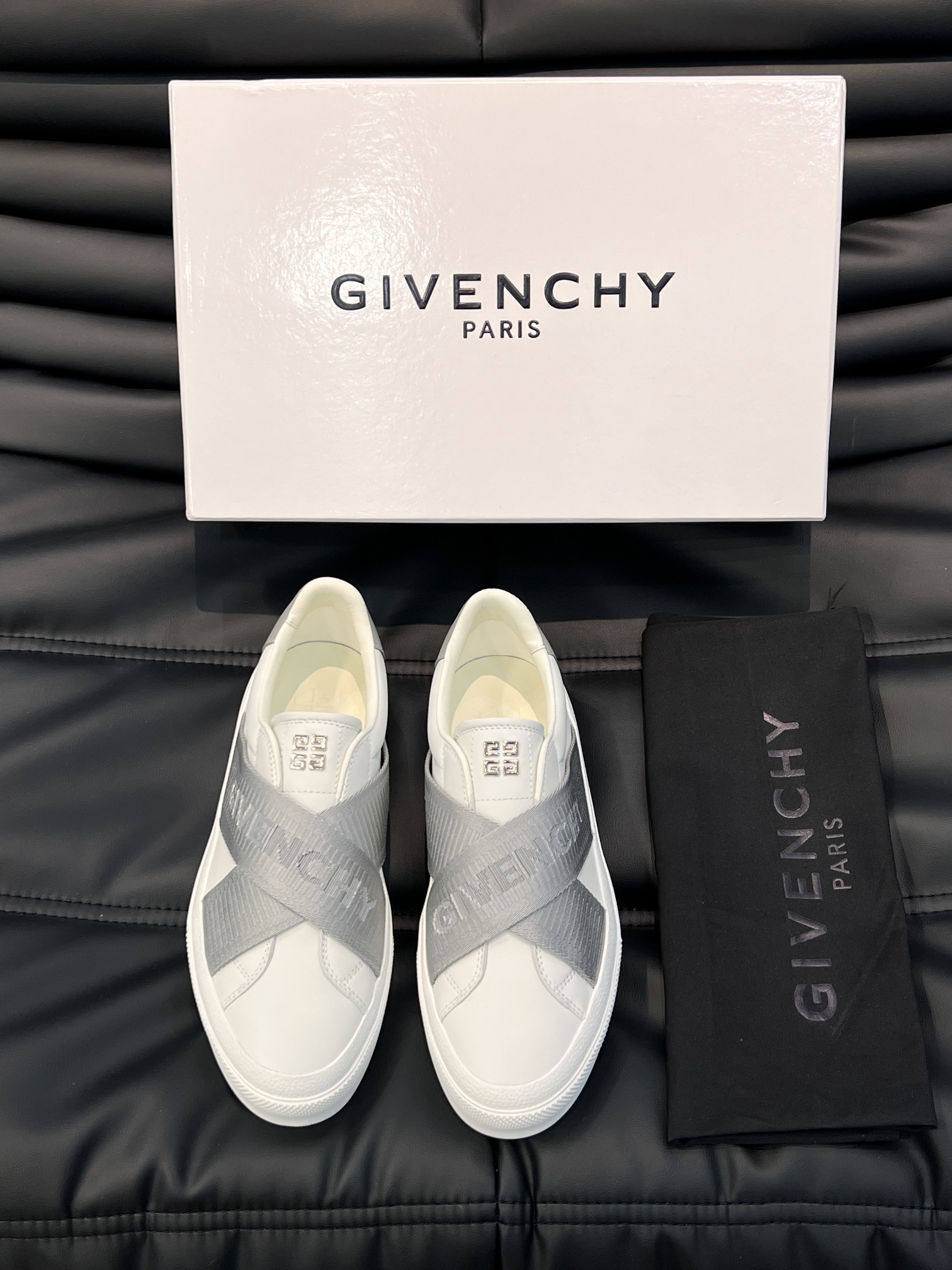 Givench*.纪梵希低帮休闲鞋采