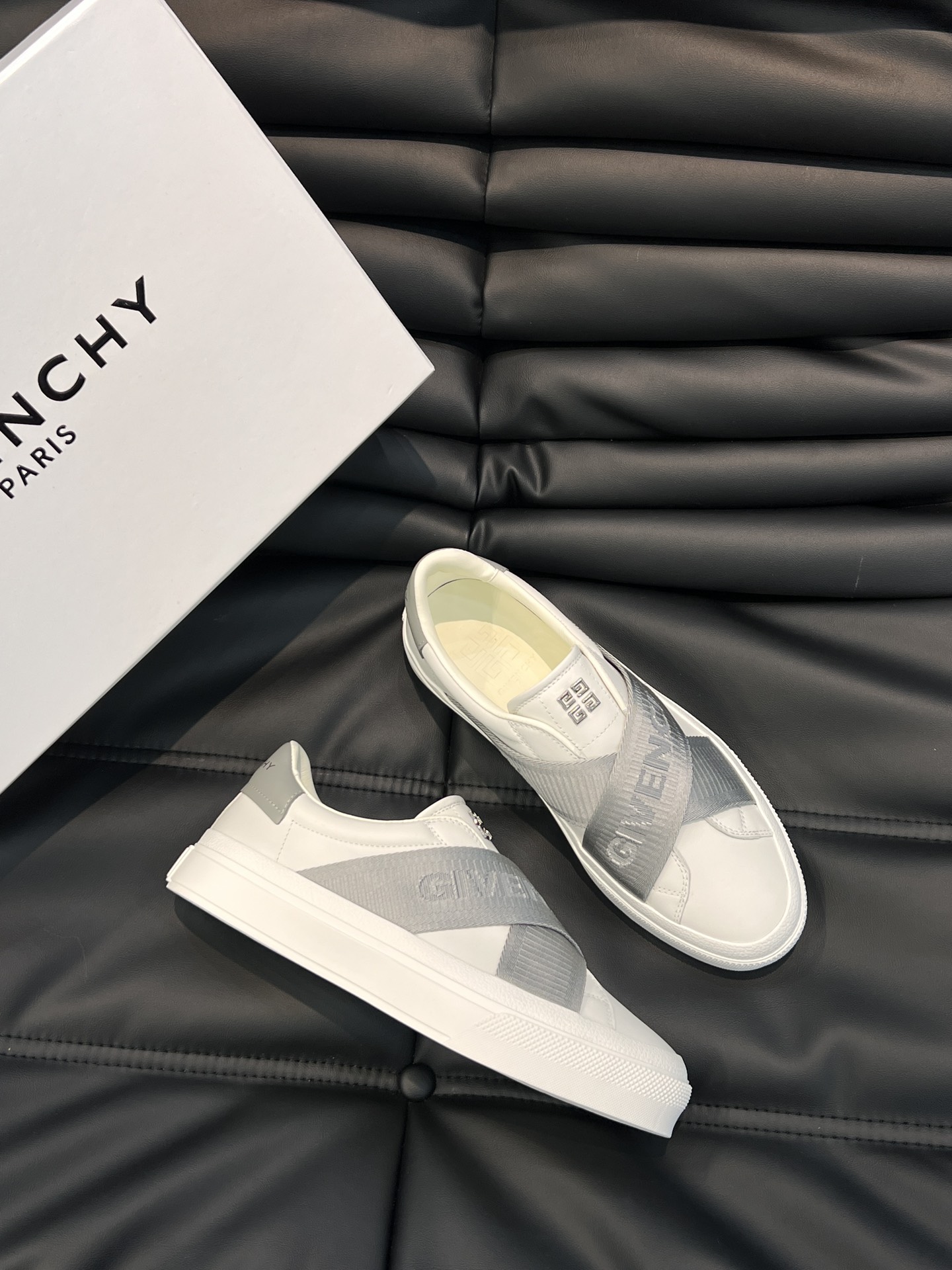 Givench*.纪梵希低帮休闲鞋采