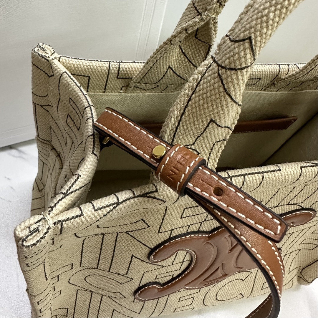 新品上线️️CE新品织物托特科技感logo印花低调高级!柔软织物的材料增加随性洒脱的味道️手提️斜挎!托