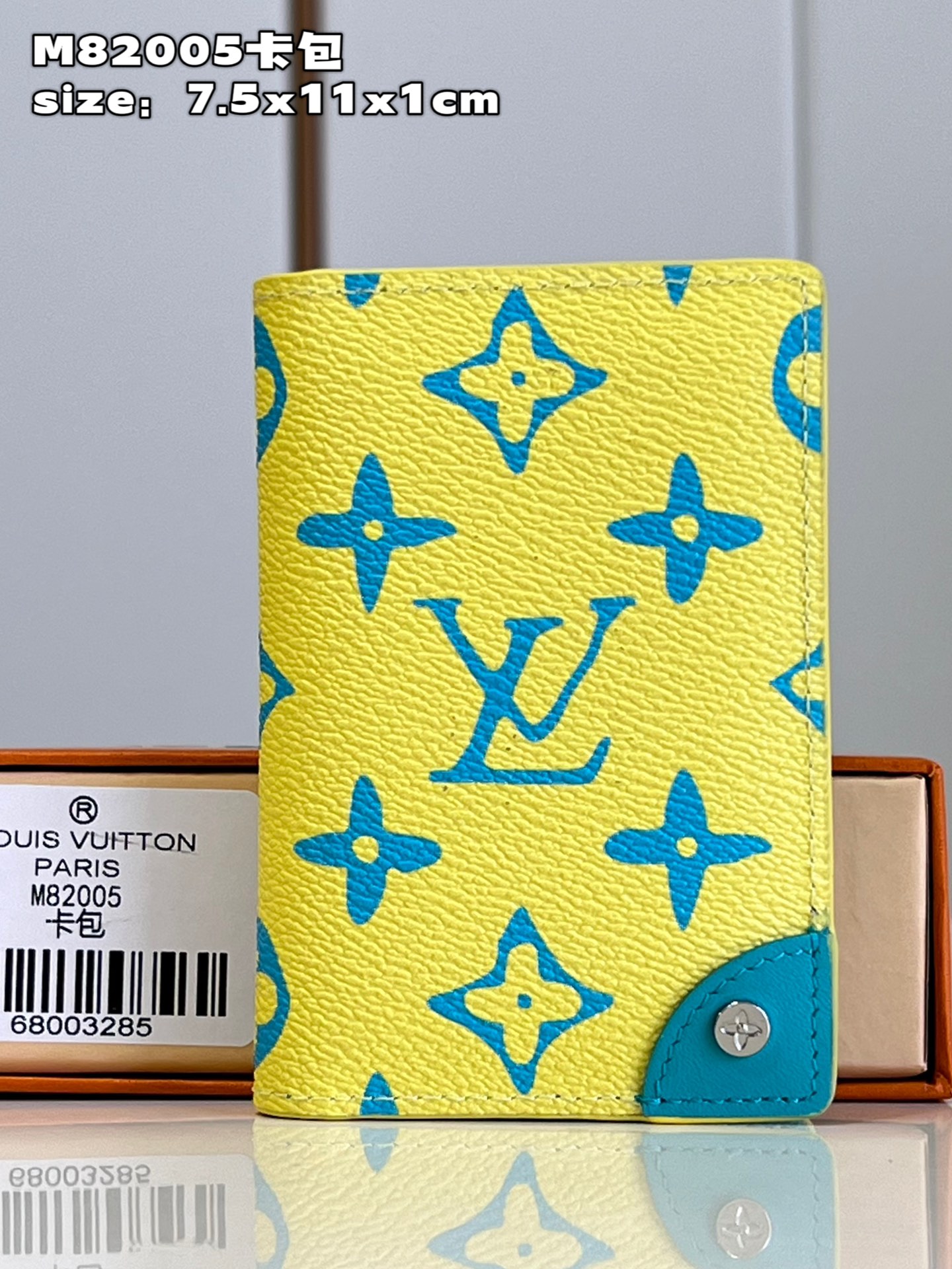 NO:400102,【Exclusive real photo M85 card bag】M82034 This bagged universal pocket wallet is made of Monogram Playground canvas, and the Monogram pattern is shown in interesting and gorgeous tones. It is inspired by the playground set set set in the central square of the Louvre in Paris in the spring and summer fashion show. The inner layer of this small bagged wallet is equipped with 3 business card mezzanines and 5 inner bags, which is perfectly designed. Product information 7.5 x 11.1 x 1 cm (length x height x width) C.,LV [original leather],louis vuitton19860909【独家实拍 M85卡包】M82034 這款袋裝萬用口袋钱夹以Monogram Playground帆布製造,Monogram圖案以饒富趣味的艷麗色調示人,靈感源自春夏系列時裝秀在巴黎羅浮宮中央廣場設置的遊樂場佈景.這款小巧袋裝錢包裡層配備3個名片夾層及5個內袋,設計完善.產品資料7.5 x 11.1 x 1厘米(長度 x 高度 x 闊度) C.,LV【原厂皮】,louis vuitton,Bag