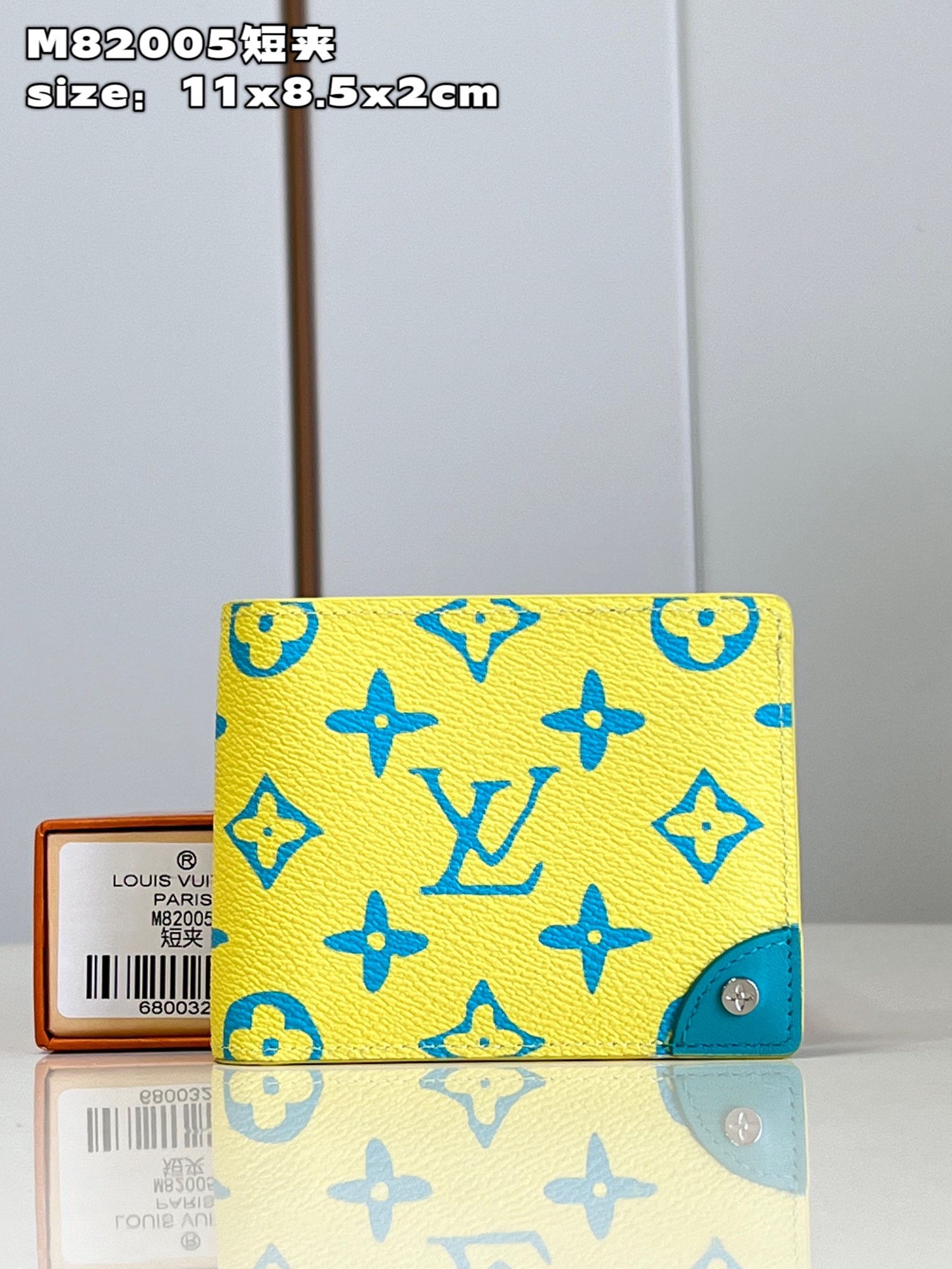 NO:400105,【Exclusive real photo M82005 short clip】This slender Slender wallet is made of Monogram Playground coated canvas, and the Monogram pattern with bright tones creates a strong contrast. The design is equipped with eight business card mezzanines and a banknote compartment, mainly with vertical stripes. The wallet is small in shape and can be placed in almost any clothing pocket. Product information 11 x 8.5 x 2 cm (length x height x width) C.,LV [original leather],louis vuitton19860909【独家实拍 M82005短夹】這款修長的Slender錢包採用Monogram Playground塗層帆布製作,色調鮮明矚目的Monogram圖案營造出強烈的對比.設計配有八個名片夾層及一個紙幣隔層,主打垂直條紋設計.錢包造型小巧,幾乎可以放入任何衣物口袋.產品資料11 x 8.5 x 2厘米(長度 x 高度 x 闊度) C.,LV【原厂皮】,louis vuitton,Bag