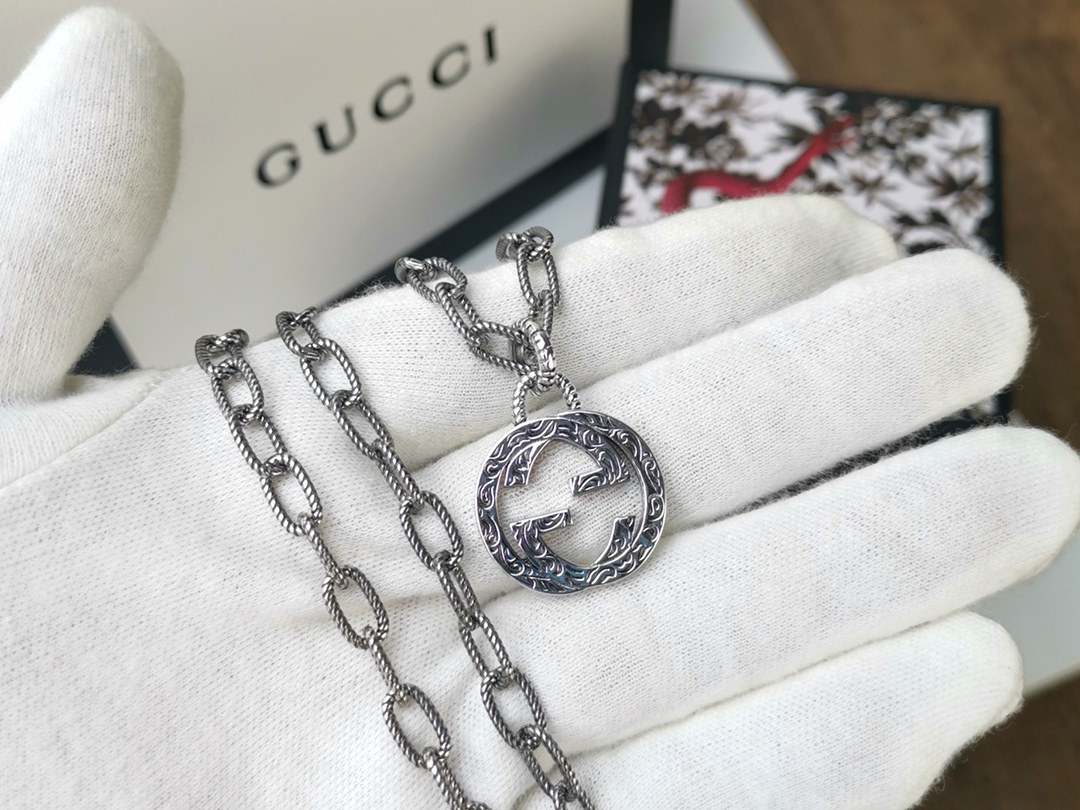 Gucci古驰[色][色]原版手工织纹链条圆形双G图案项链吊坠点缀精美的阿拉伯刻花图案[嘴唇]经典双G造