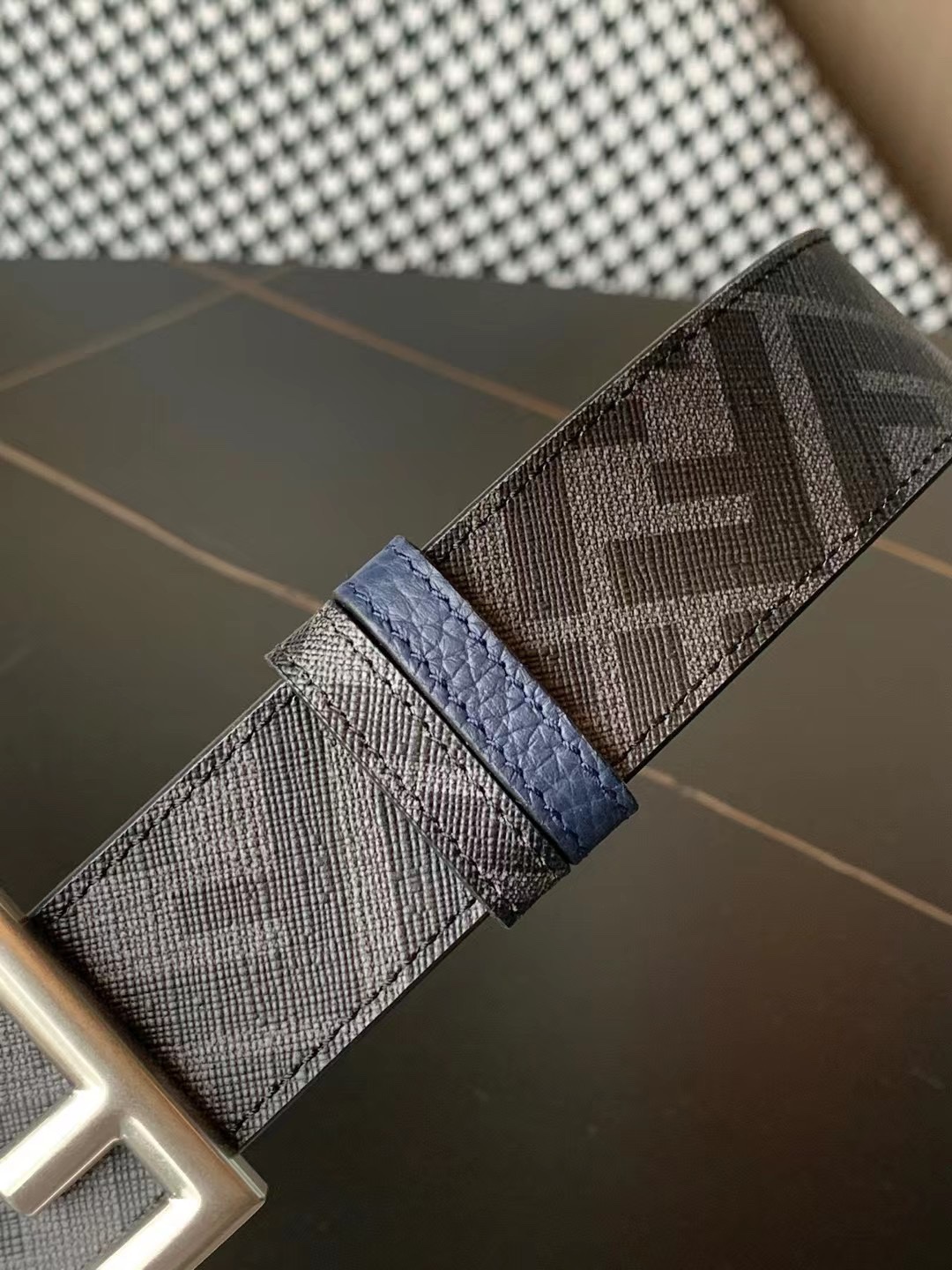 Fendi 礼盒 芬迪 FENDI亮面双F标志 · 意大利进口小荔枝牛皮 · BAGUETTE系列 · 𝟑