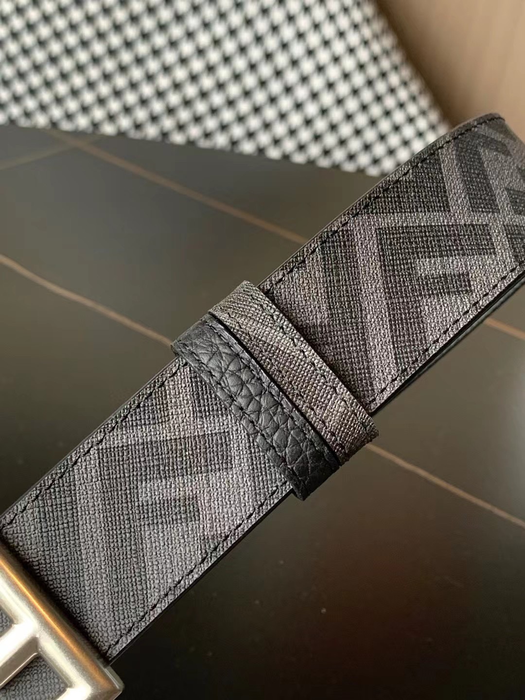 Fendi 礼盒 芬迪 FENDI亮面双F标志 · 意大利进口小荔枝牛皮 · BAGUETTE系列 · 𝟑