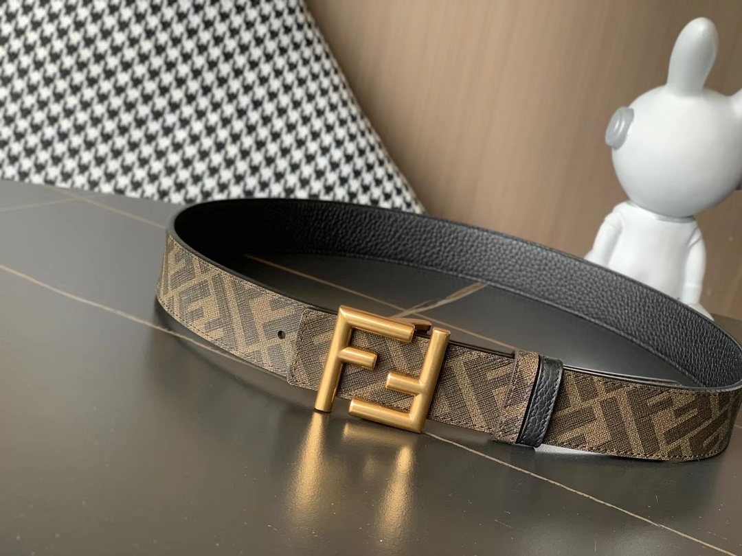 Fendi 礼盒 芬迪 FENDI亮面双F标志 · 意大利进口小荔枝牛皮 · BAGUETTE系列 · 𝟑