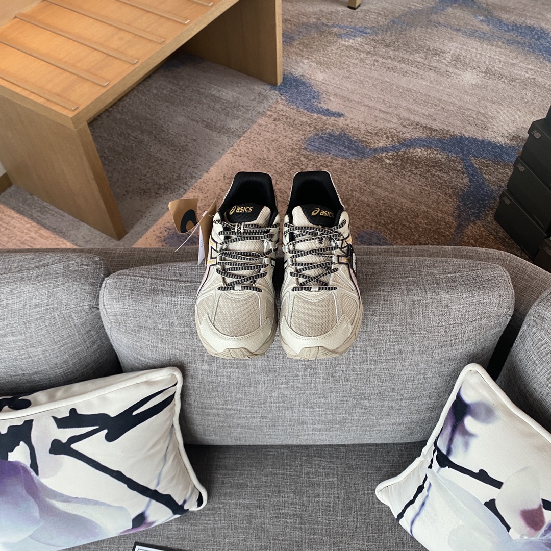 ASICS GEL-KAHANA 8 Sneakers: Stabilize Motion with GEL Technology for Outdoor Activities