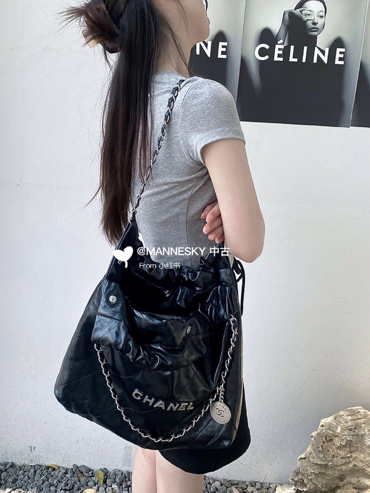 𝐂𝐡𝐚𝐧𝐞𝐥 𝟐𝟐 𝗕𝗮𝗴中号黑银｜素人演绎
随性自然耐看〰️