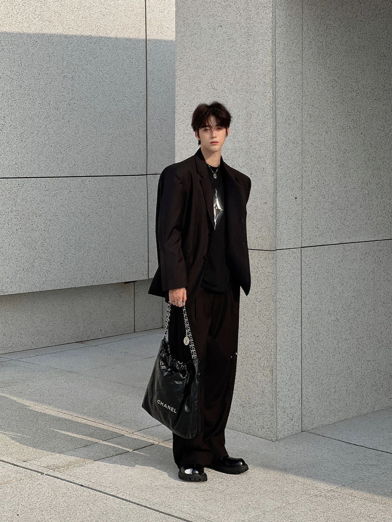 𝐂𝐡𝐚𝐧𝐞𝐥 𝟐𝟐 𝗕𝗮𝗴小号黑银｜素人演绎
绝帅黑银🖤男士上身分享