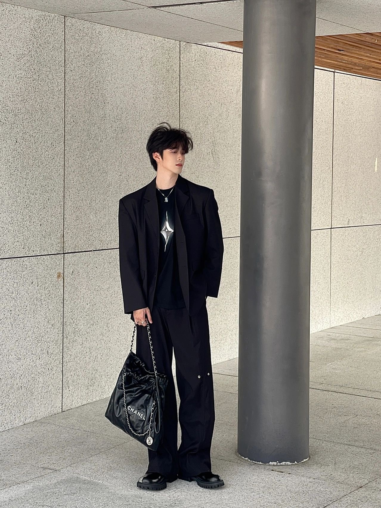 𝐂𝐡𝐚𝐧𝐞𝐥 𝟐𝟐 𝗕𝗮𝗴小号黑银｜素人演绎
绝帅黑银🖤男士上身分享
