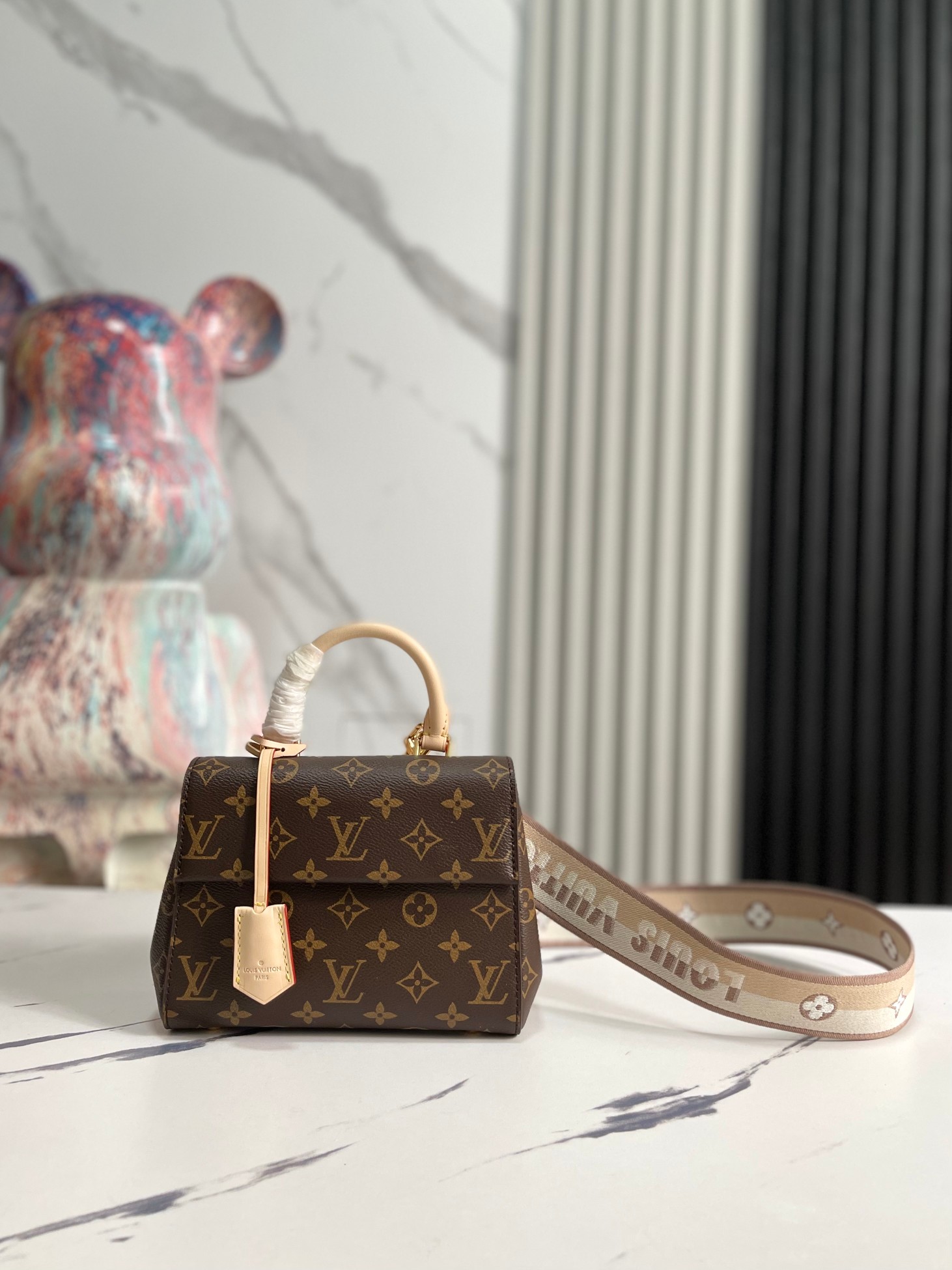 P460 [Pedido original superior, visualización exclusiva] Mini bolso CLUNY M46055 La estructura pura y la silueta del bo…