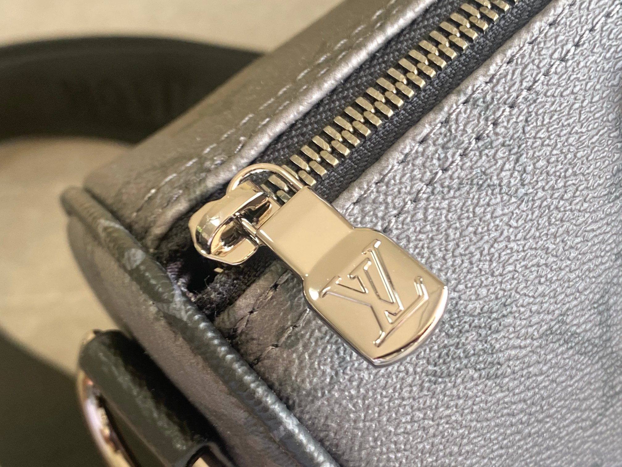 770 M46437 Keepall XS 手袋出货 非常适合女生背 黑银拼色南瓜丝印20枕头迷你枕头