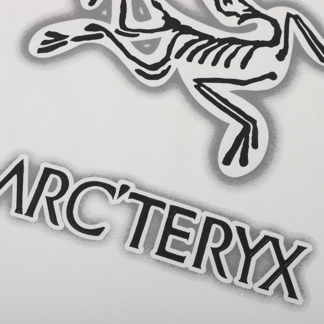 160 ARC＇TERYX/始祖鸟 胸口重影印花短袖T恤