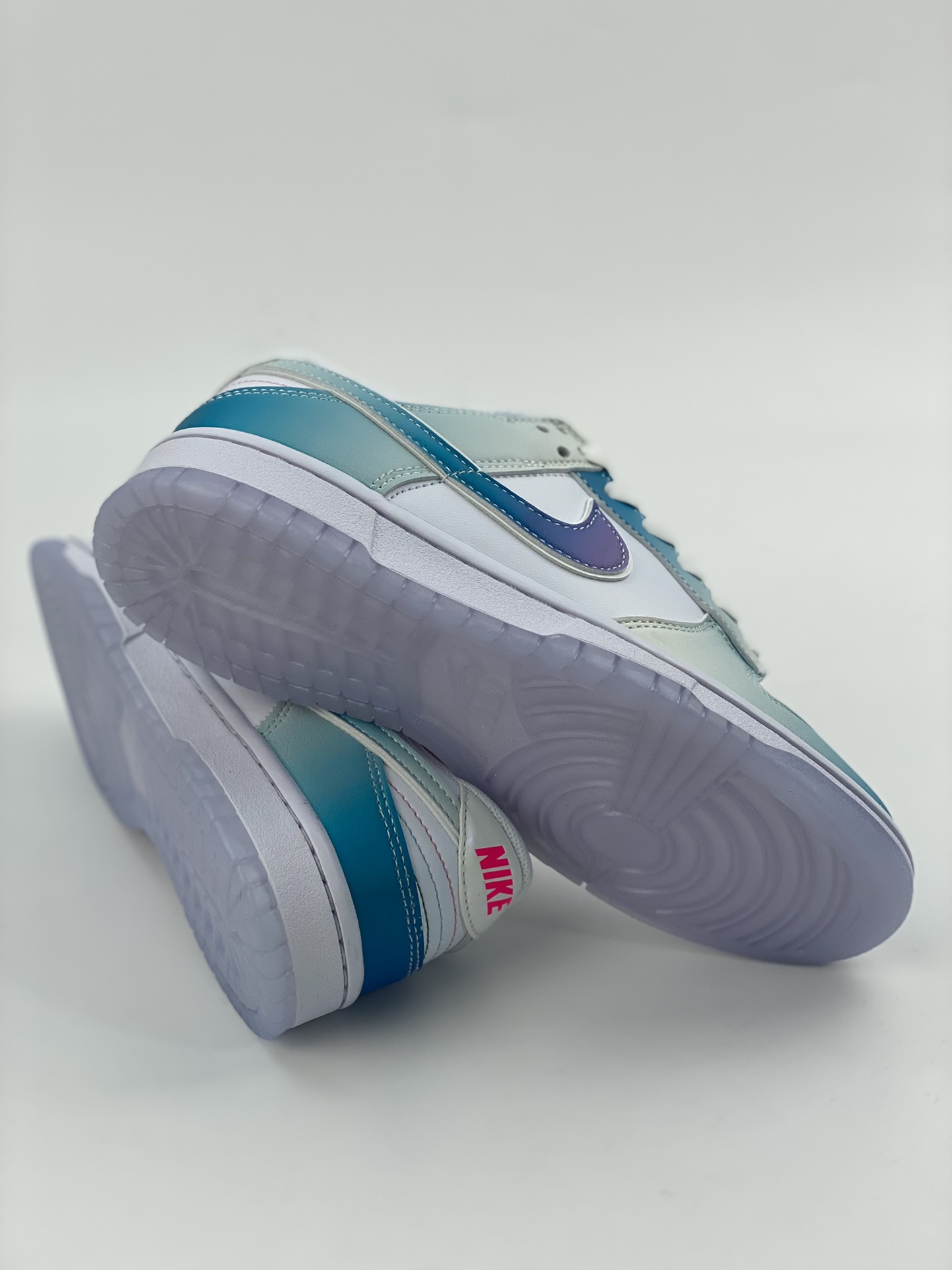 NIKE SB Dunk Low Gradient Blue FJ7743-194