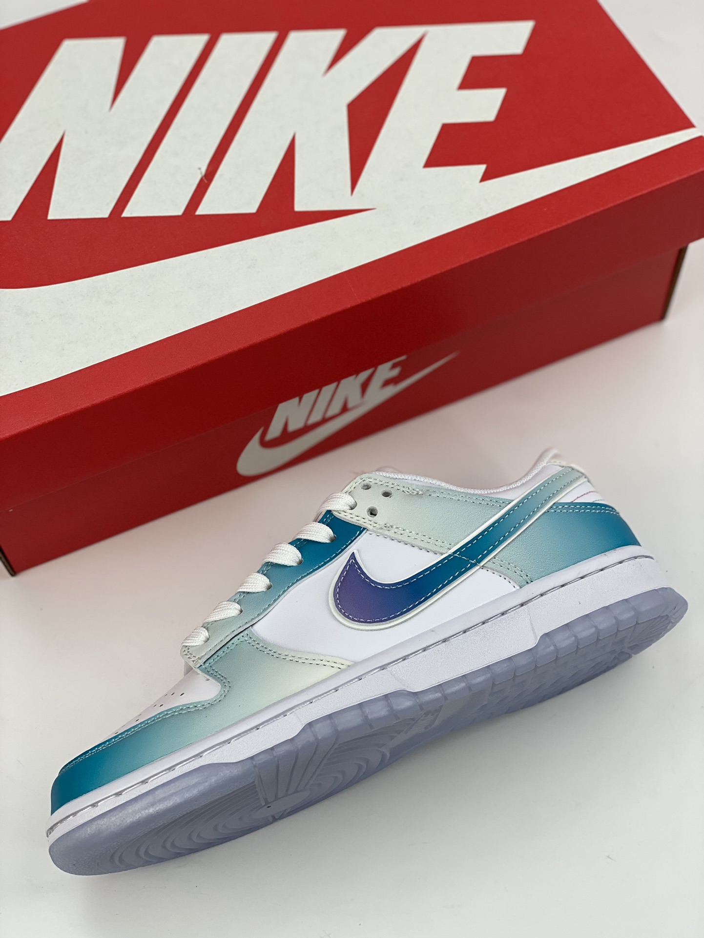 NIKE SB Dunk Low Gradient Blue FJ7743-194