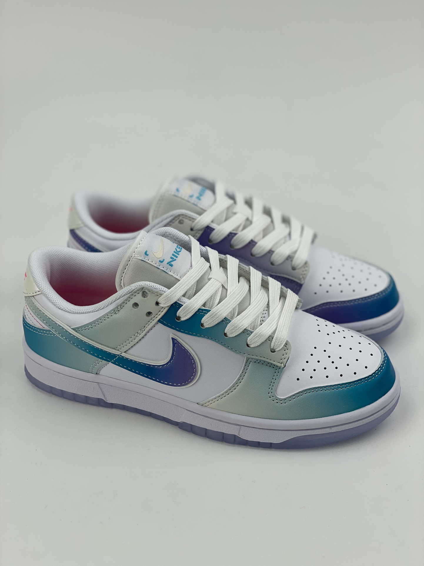 NIKE SB Dunk Low Gradient Blue FJ7743-194