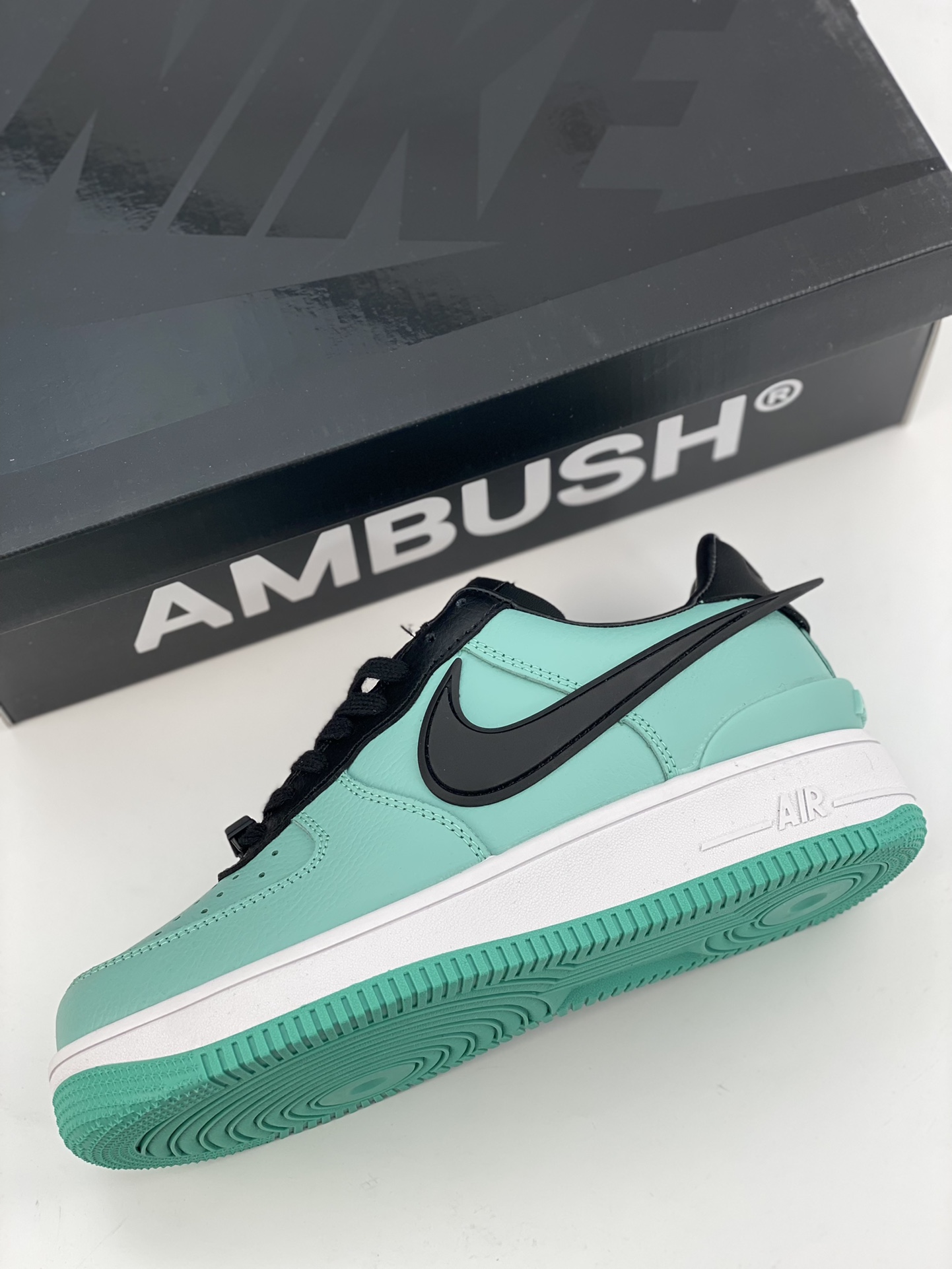 AMBUSH x Nike Air Force1 Low is made of leather throughout DZ1382-002