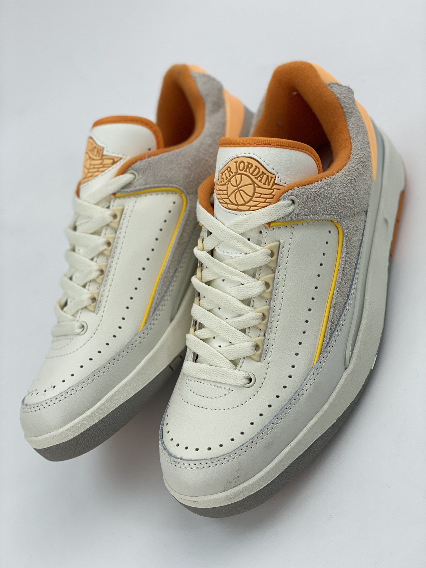 Titan x Air Jordan 2 Low SP The overall shoe body is based on the low-top Air Jordan 2 DV9956-118