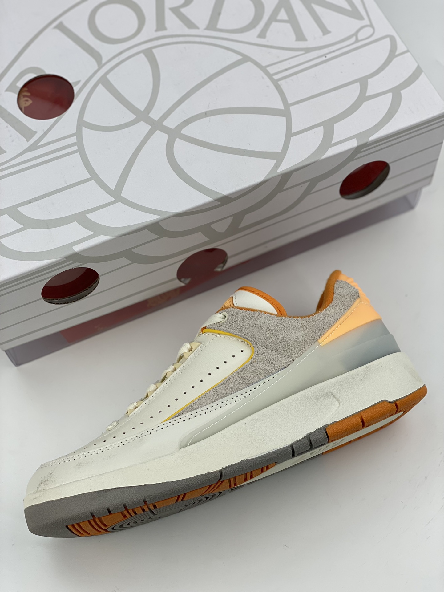 Titan x Air Jordan 2 Low SP The overall shoe body is based on the low-top Air Jordan 2 DV9956-118