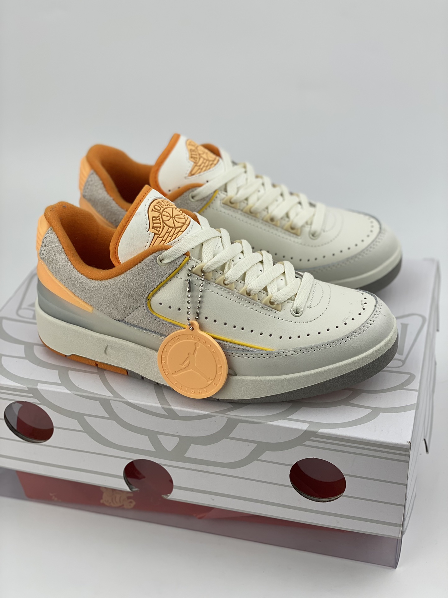 Titan x Air Jordan 2 Low SP The overall shoe body is based on the low-top Air Jordan 2 DV9956-118