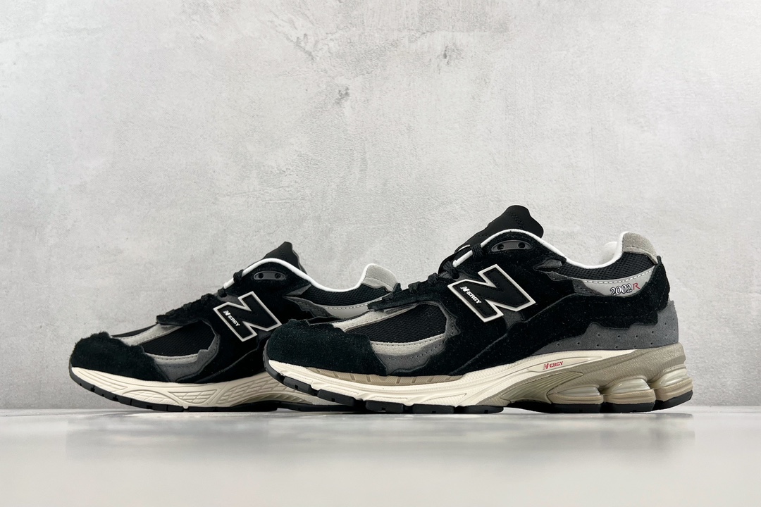 New Balance 2002R ”Refined Future” black and gray M2002RDJ