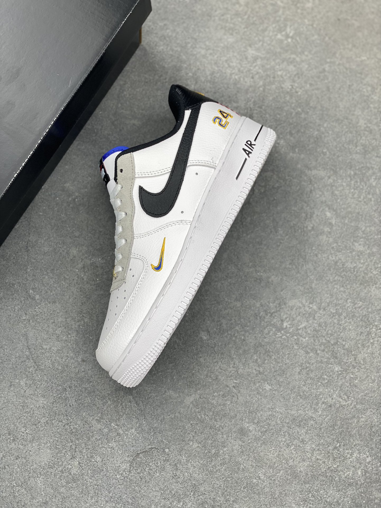 Nike Air Force 1 Low Ken Griffey Jr. White Black Gold Shoes 8 i1684002678 3258 6