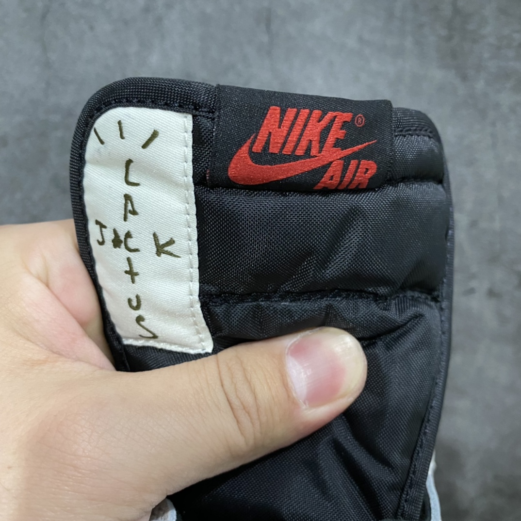 图片[6]-【Y3河源版】Air Jordan 1 x Travis ScottnAJ1 x TS联名白黑绿倒钩5.0  DZ4137-106nnXB细节 采用兴昂原厂Nappa米白皮料n黑皮同样用的兴昂原厂黑色二染磨砂皮n台湾过胶机南宝浇水  XC老员工亲自拉帮nn纯原第一梯队版本 细节均没毛病 品质自观实拍👇🏻n所有皮料均来自原厂 所有细节均多次校对n针车效果同步原鞋 刺绣拉到原厂定做n原楦原纸板开发 后跟弧度收口自然不对折极致一眼正品既视感 进口玻璃冲刀皮料裁剪零毛边承诺百分百一致原鞋 鞋面清洁度最高 QC检验标准 控制溢胶 鞋盒、防尘纸 配件鞋带 均采购来自原厂n 尺码：36-47.5    US: 5.5-14.5-莆田鞋批发中心