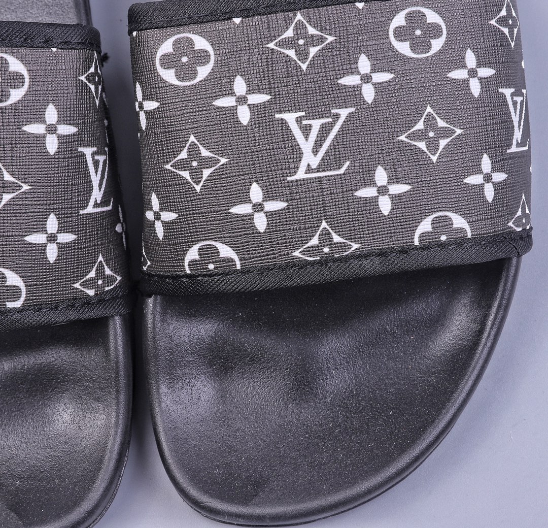 Louis Vuitton Louis Vuitton LV slippers sandals