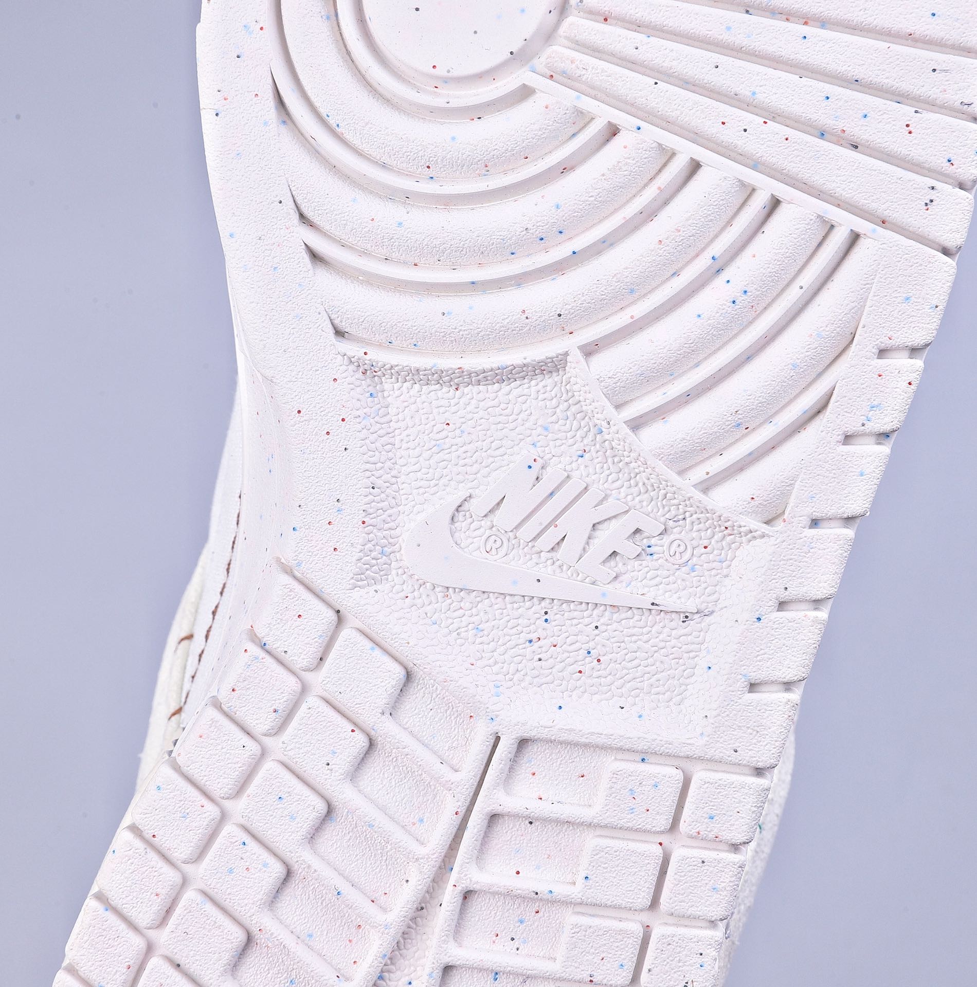 200 Nike Dunk Low Disrupt 2 “Pale Ivory” DH4402-100