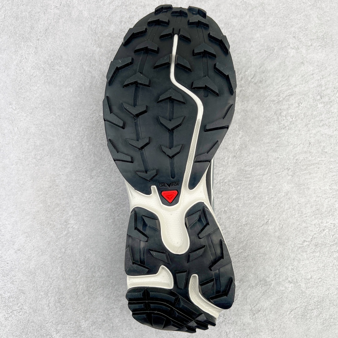 图片[9]-＃绿X/GX 纯原福利 Salomon XT-6 萨洛蒙复古潮流户外机能登山跑鞋 纯原外贸平台特供订单 耗时半年巨作 全套原纸板楦头开发 原厂特供网布配套加持 确保原汁原味 完美呈现版型 原档数据独家私模五层组合大底 男女鞋同步官方开发至46.5 原装Ortholite轻量化鞋垫 中底布带钢印编号 原厂TPU锁扣 进口港宝加持 后跟自然饱满 还原公司包裹性 鞋面以“锯齿”状的包裹系统呈现 在基色底之下加入了各种色点缀 将公司的最新技术和时尚前卫的造型融入耐用的长跑款式中 鞋面由 TPU 薄膜制成 并焊接在高耐磨网眼上 使其既时尚又坚固 由 ACS底盘支撑 可增强稳定性和支撑力 以及由橡胶凸耳 Contragrip外底覆盖的 EVA 缓冲中底 旨在应对崎岖的地形 鞋舌上的彩色Salomon 标签、Quicklace 系统以及鞋头、鞋舌和鞋跟上的附加品牌使细节更加完美 让穿着者可以轻松驾驭户外与通勤下的任何运动生活场景 无缝鞋身户外随意纵横 颜值与脚感兼备 出街通勤 绝对非常吸睛 你值得拥有 尺码：36 36.5 37.5 38 38.5 39 40 40.5 41 42 42.5 43 44 44.5 45 46 46.5 注意：偏小1码-选品中心