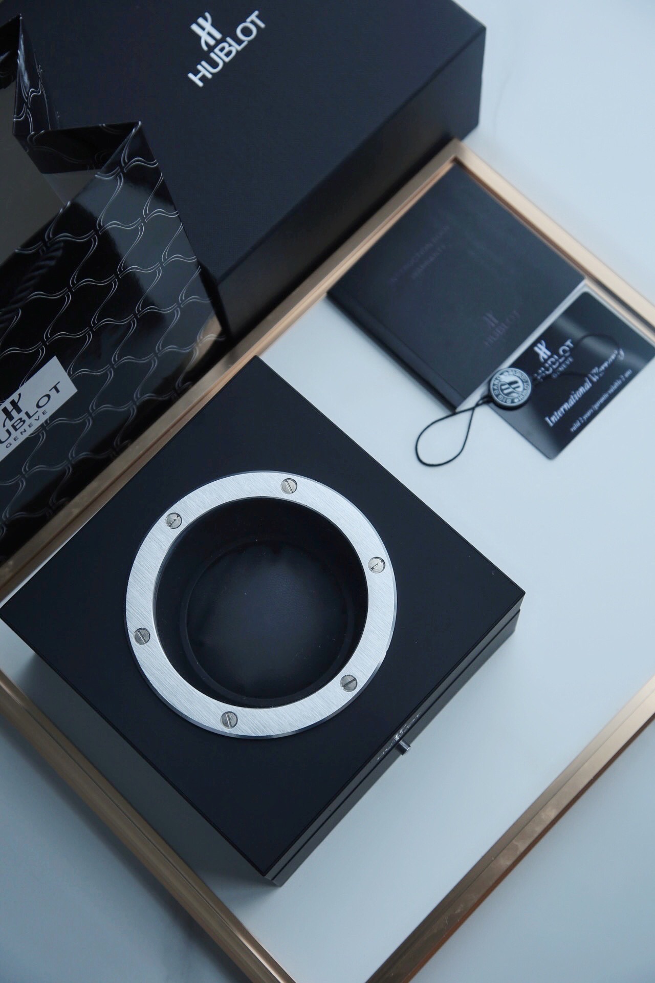 NO:387566,Hublot comes with full packaging,19860909宇舶 配全套包装,,Watch