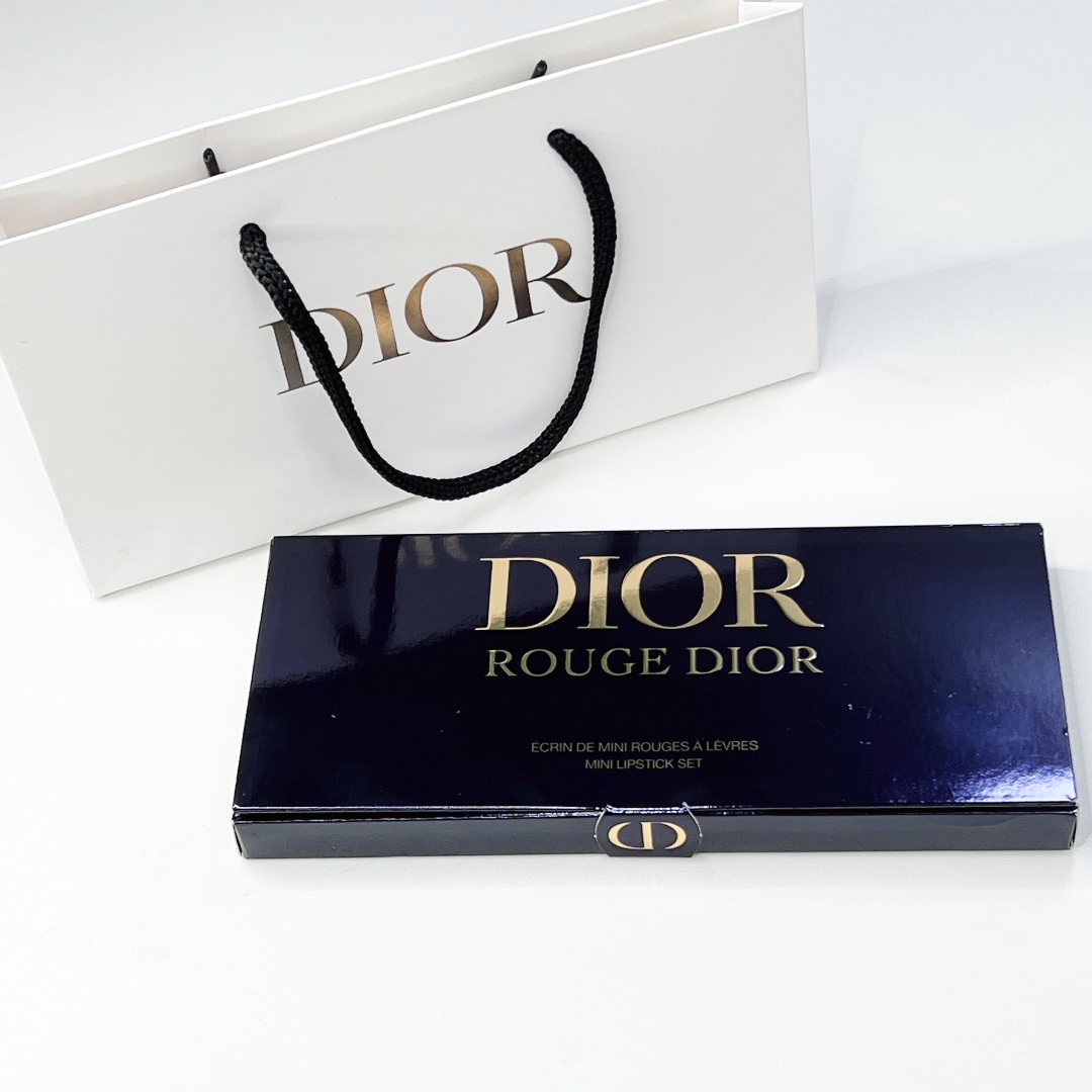 ¡60! Set de 6 miniaturas de lápiz labial Dior Blue Gold. 1.5g×6. Tonos: 999 mate/terciopelo/brillante, 888 mate, 720 te…