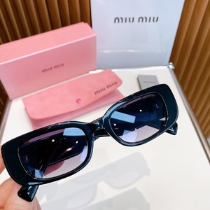 MiuMiu Sunglasses Girl