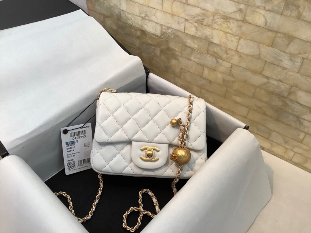 Chanel Classic Flap Bag Bolsos cruzados y bandoleras Piel de oveja Colección primavera – verano Mini