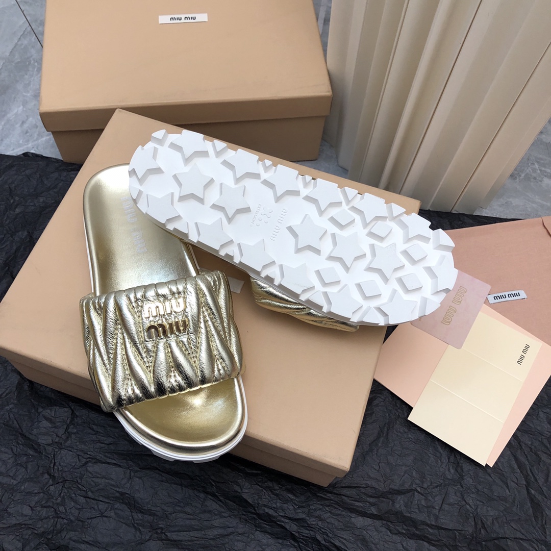 Miu Miu 2025SS Lambskin Flat Sandals & Slippers - Quilted Design 8 i1684054868 2352 5